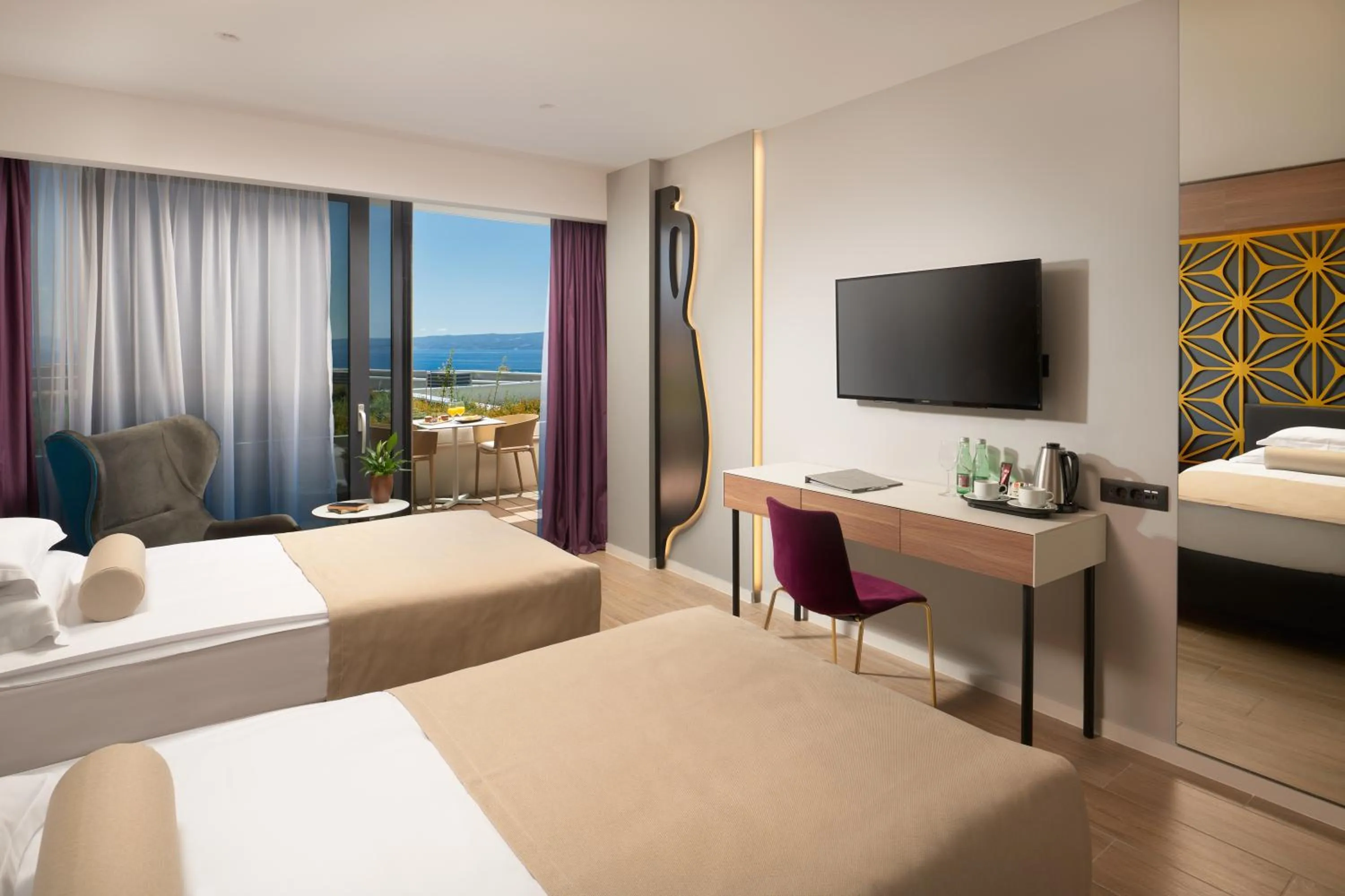 Bedroom, Bed in Amphora Hotel