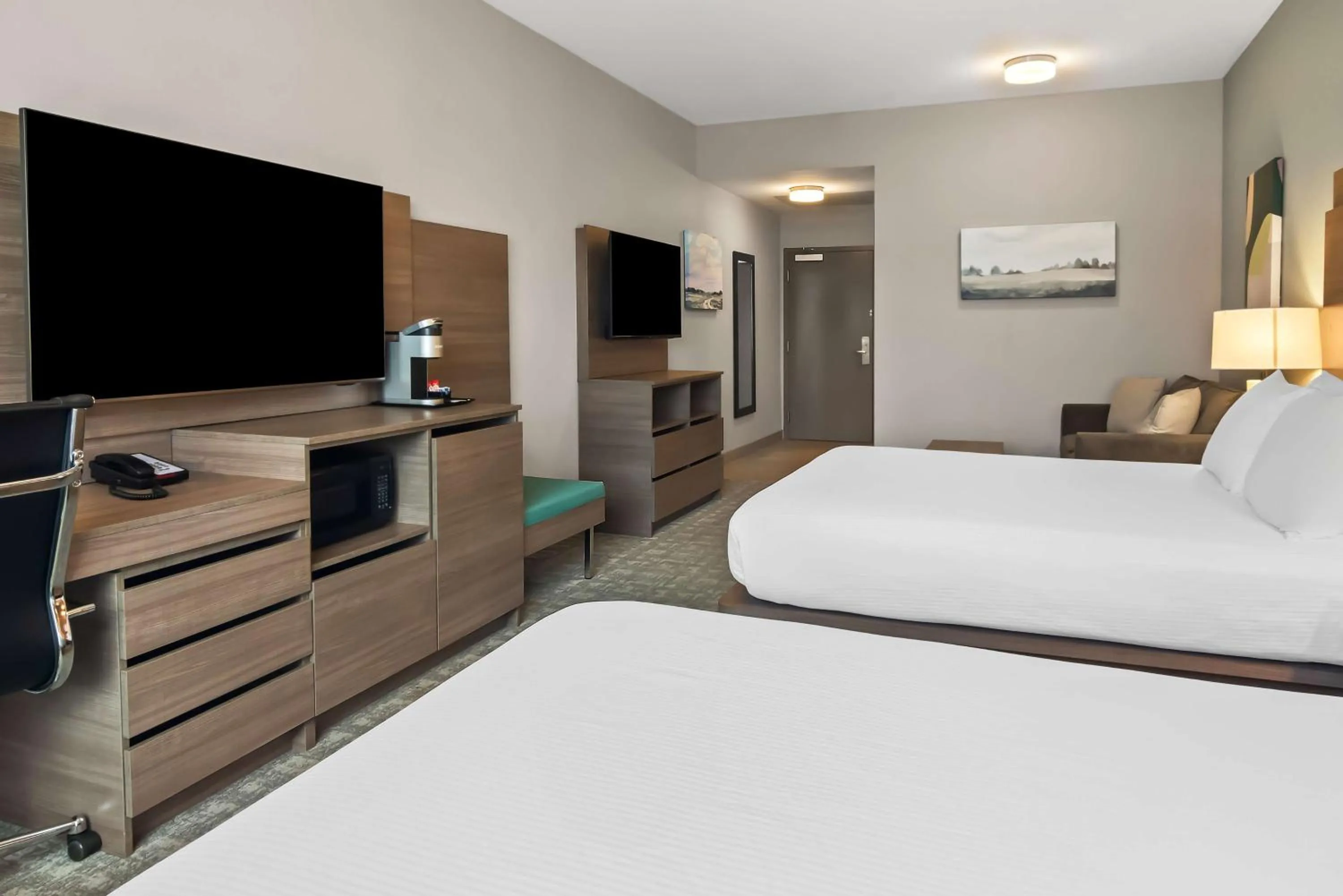 Bedroom, Bed in Best Western Plus Pitt Meadows Inn & Suites