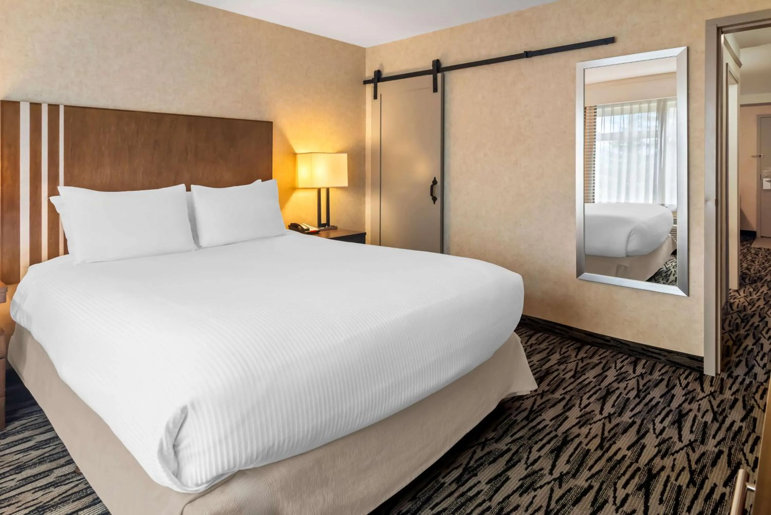 Bedroom, Bed in Best Western Plus Pitt Meadows Inn & Suites