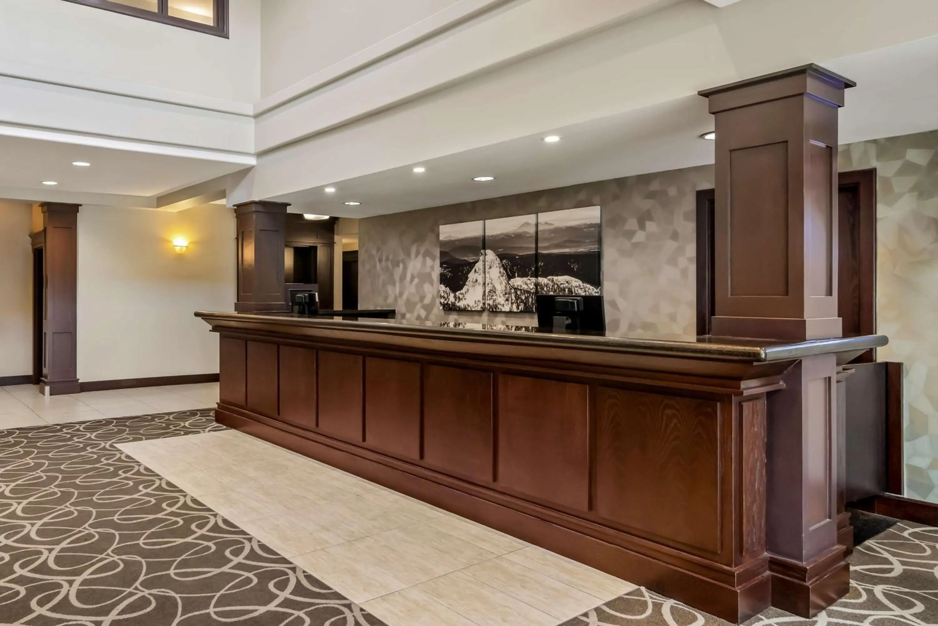 Lobby or reception in Best Western Plus Pitt Meadows Inn & Suites