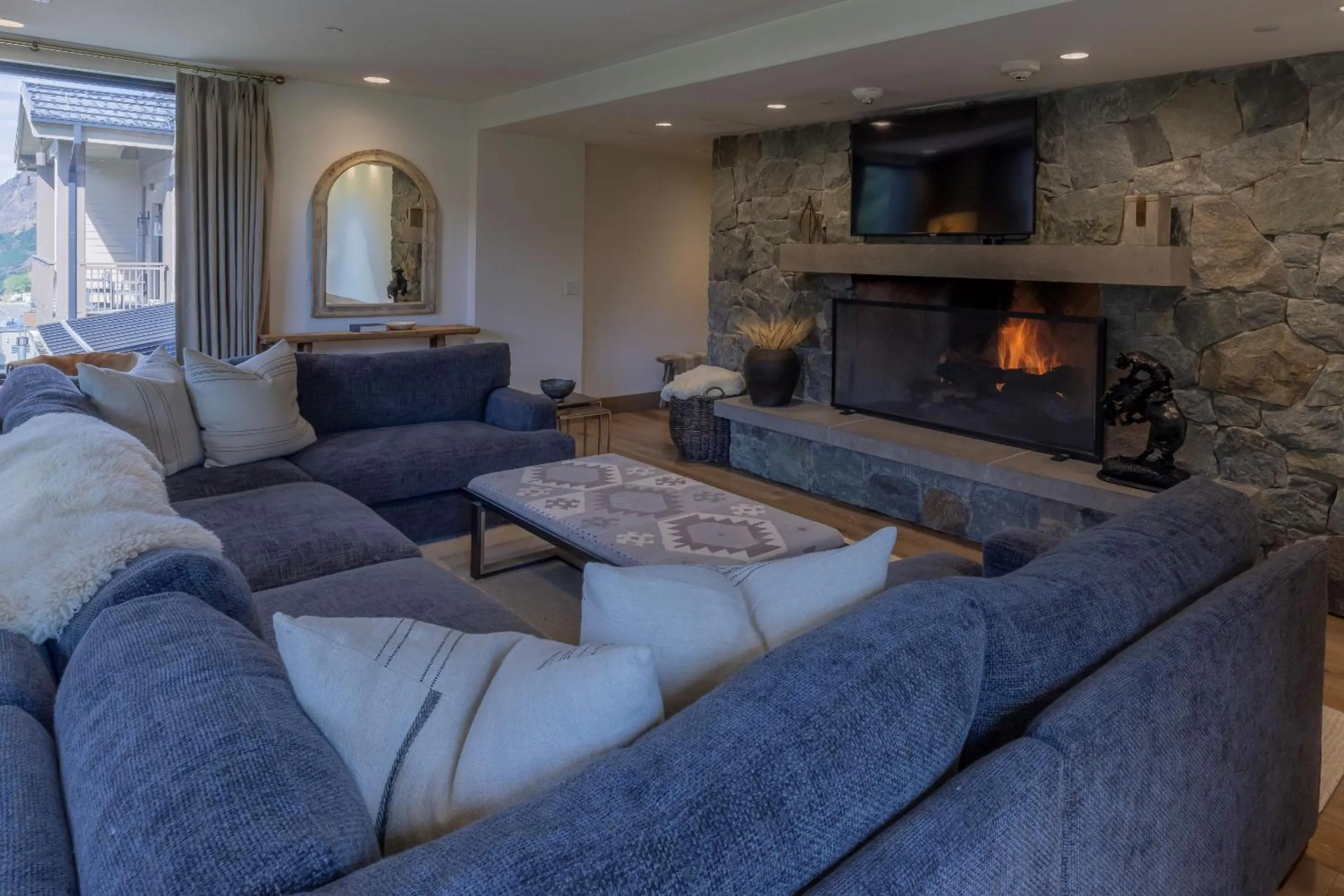 TV and multimedia in The Snowpine Lodge