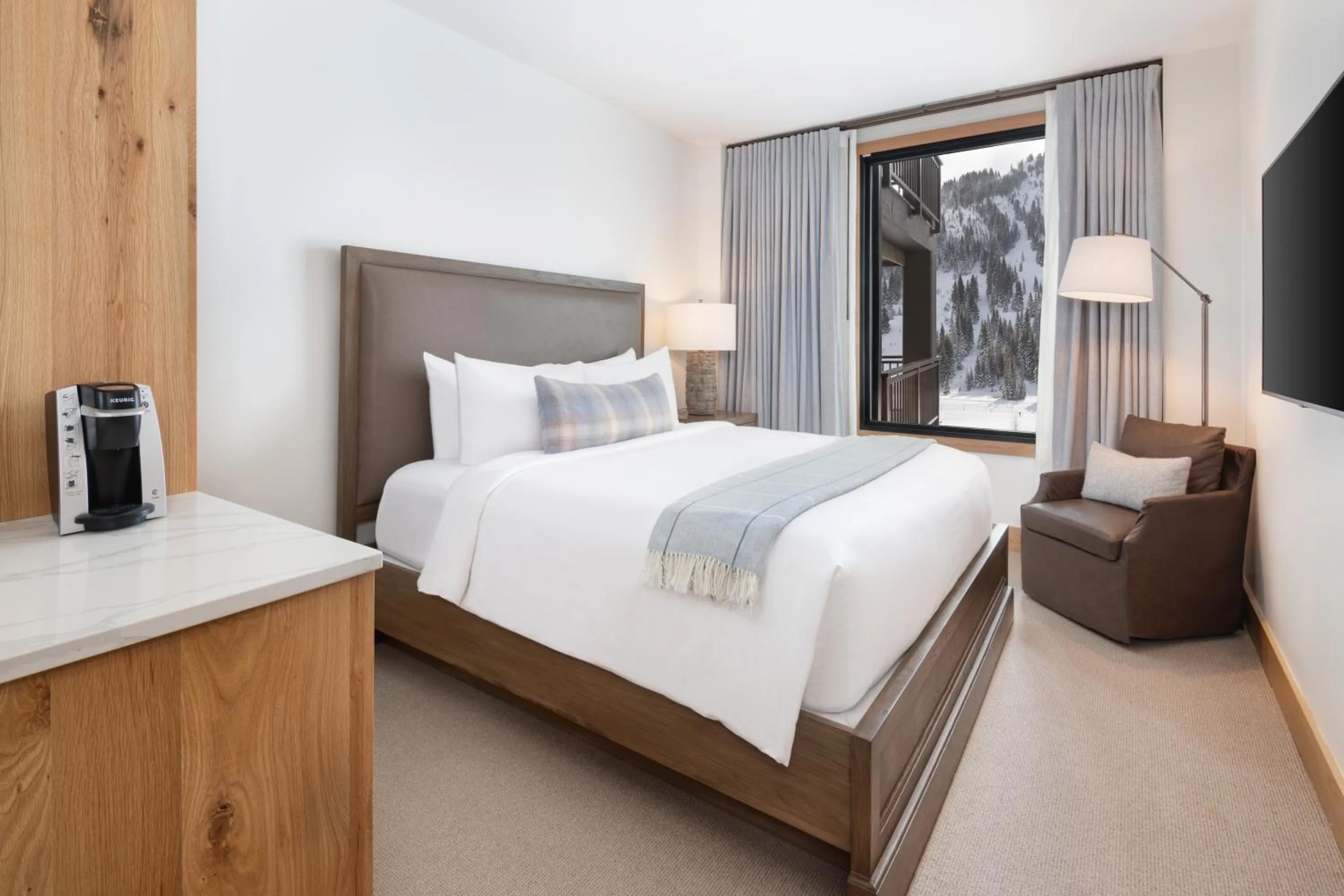 Bedroom, Bed in The Snowpine Lodge