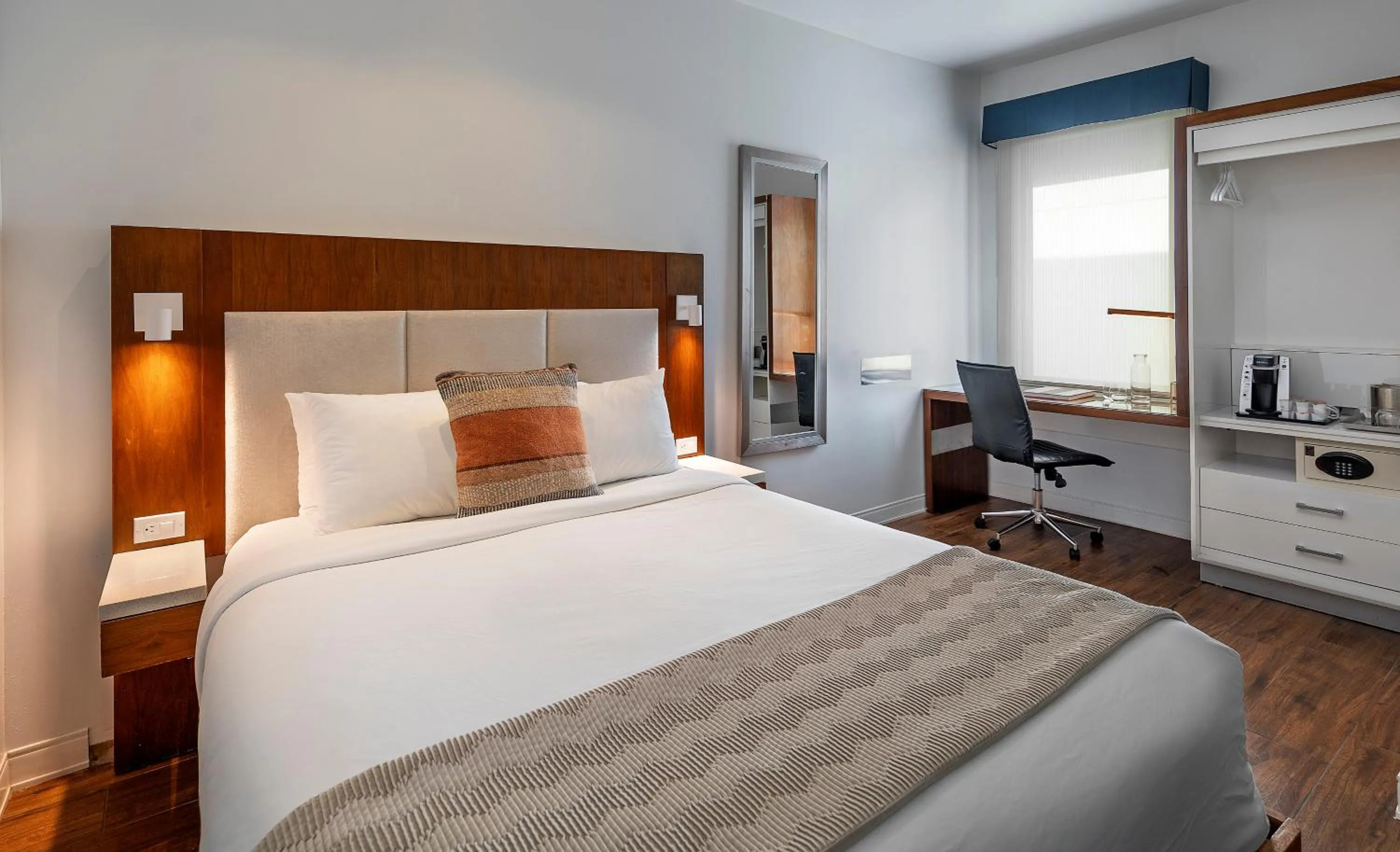 Photo of the whole room, Bed in Riviera Beach House