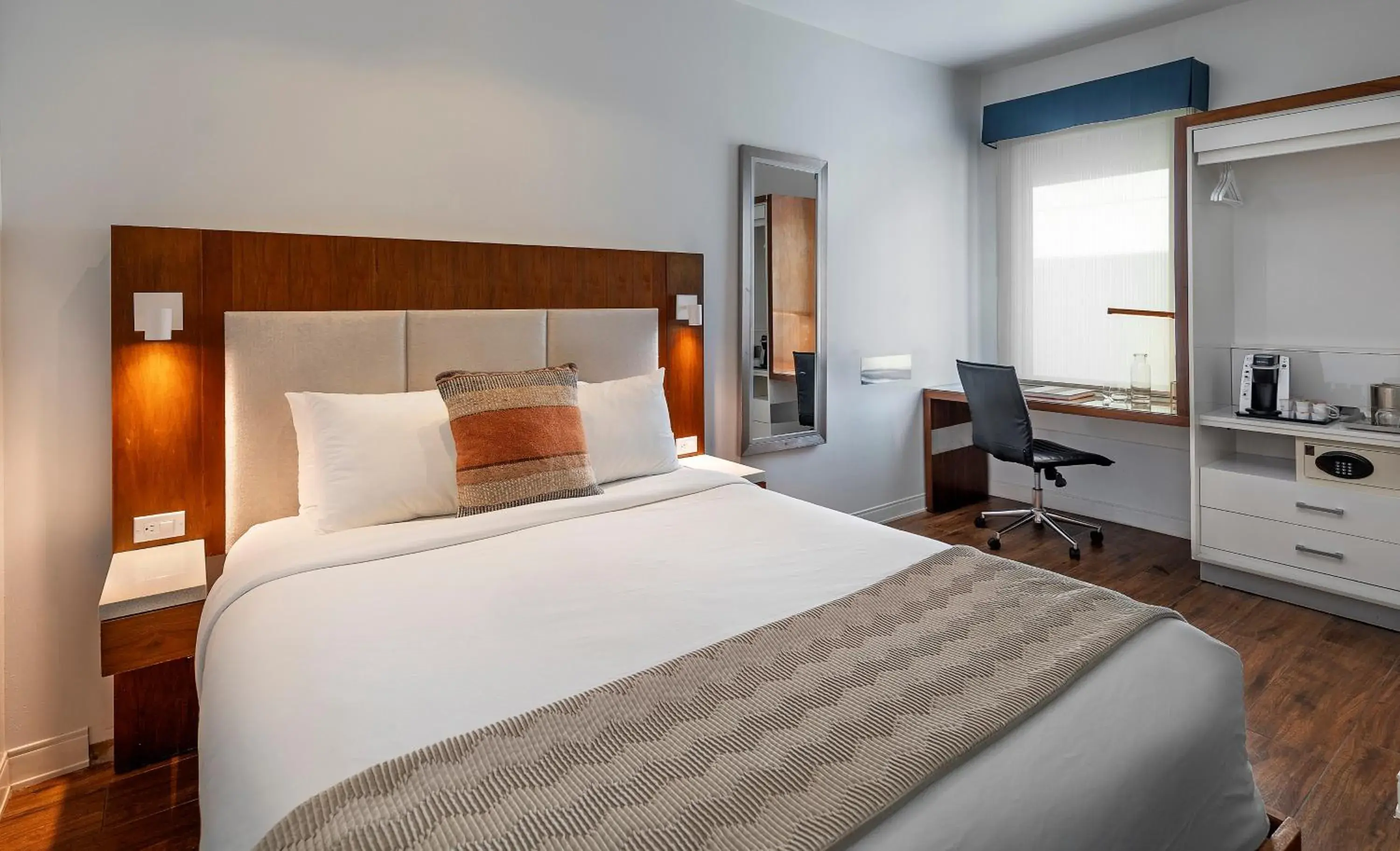 Queen Room in Riviera Beach House Queen Room in Riviera Beach House