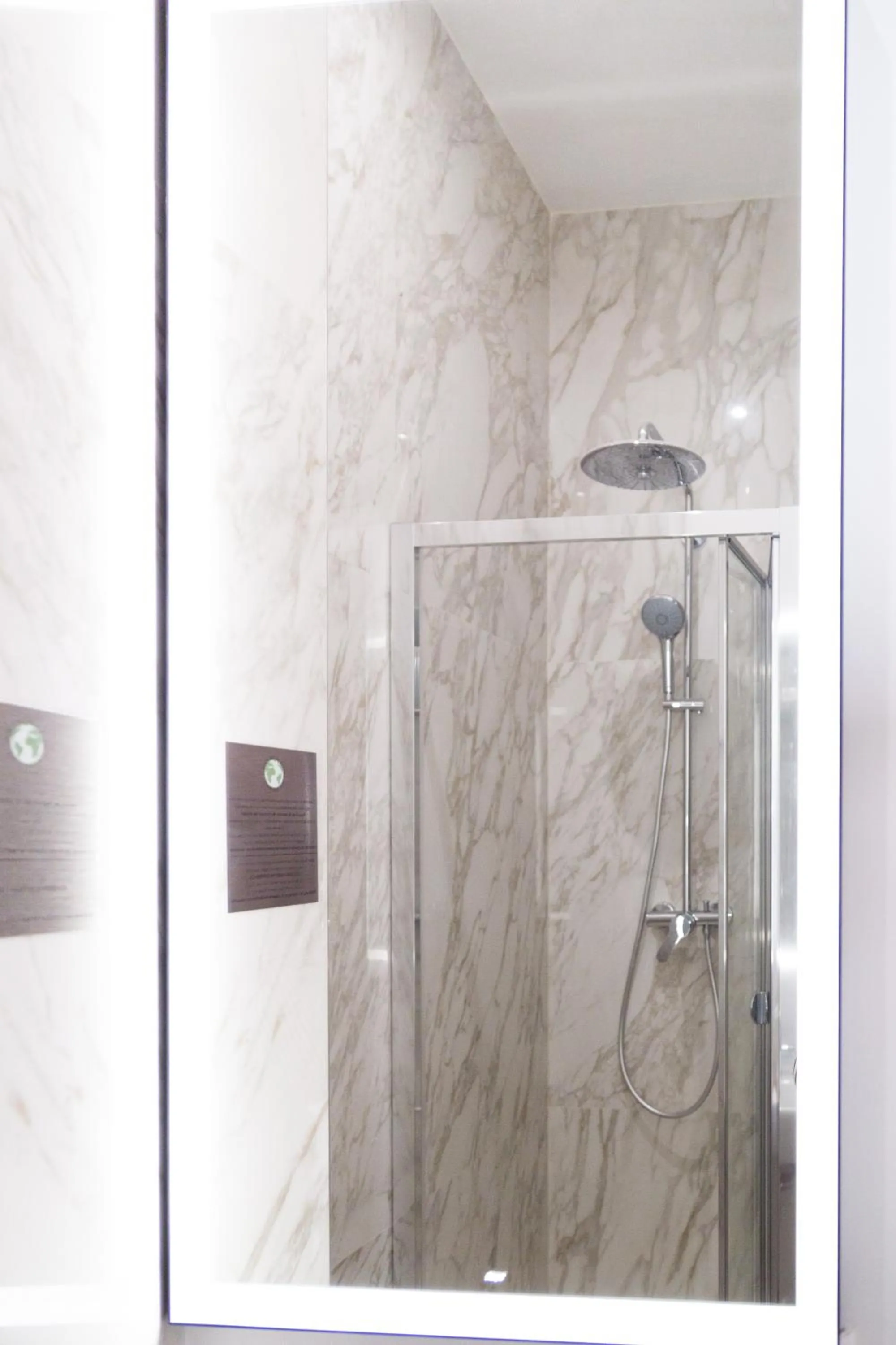 Bathroom in Hôtel So Marais