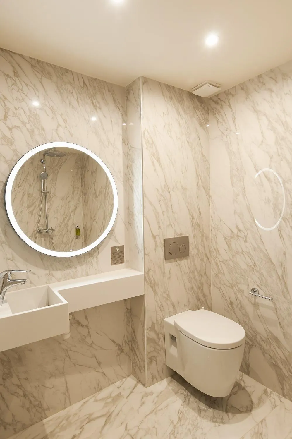 Bathroom in Hôtel So Marais