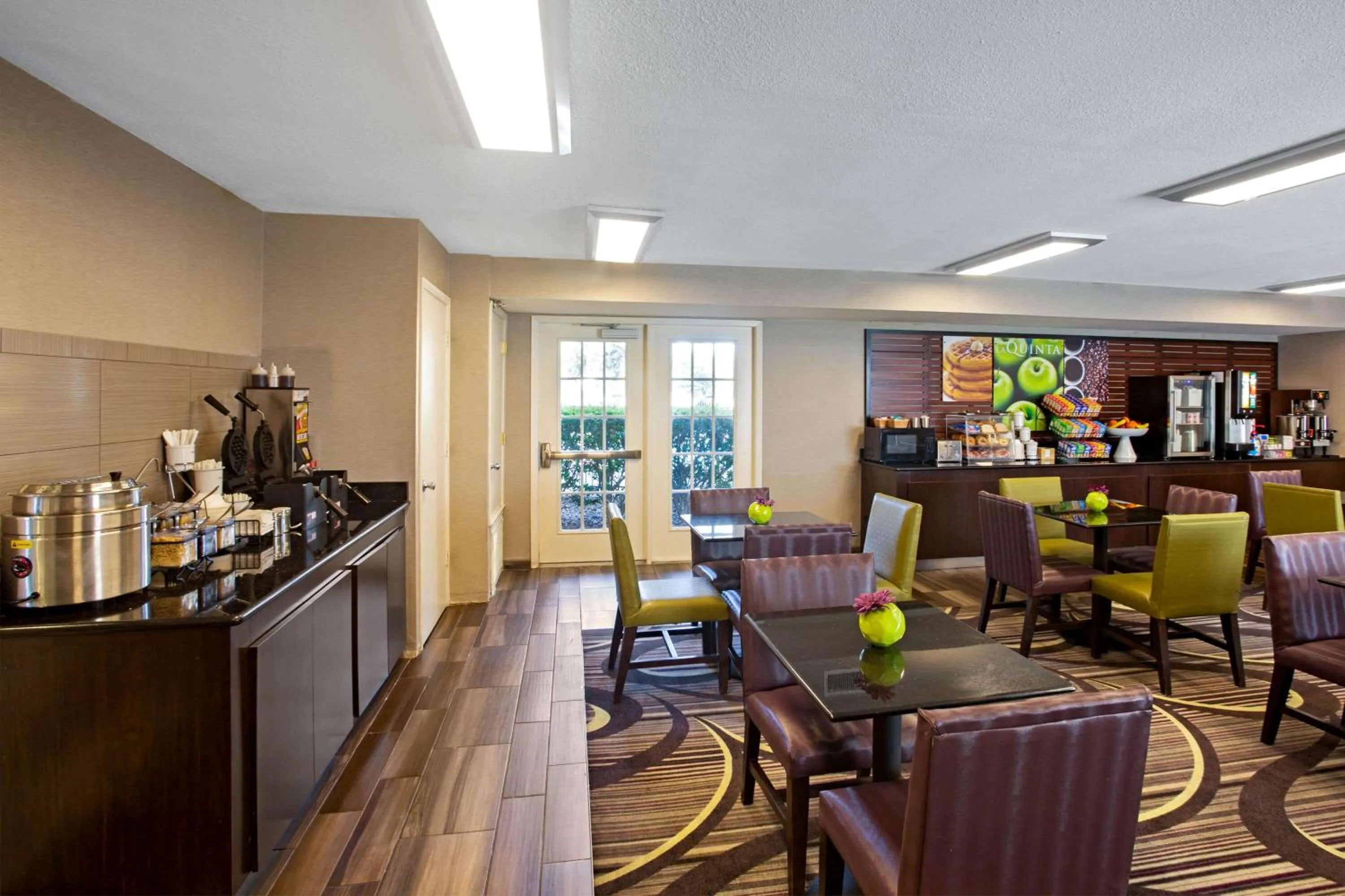 Restaurant/places to eat in La Quinta Inn by Wyndham San Marcos