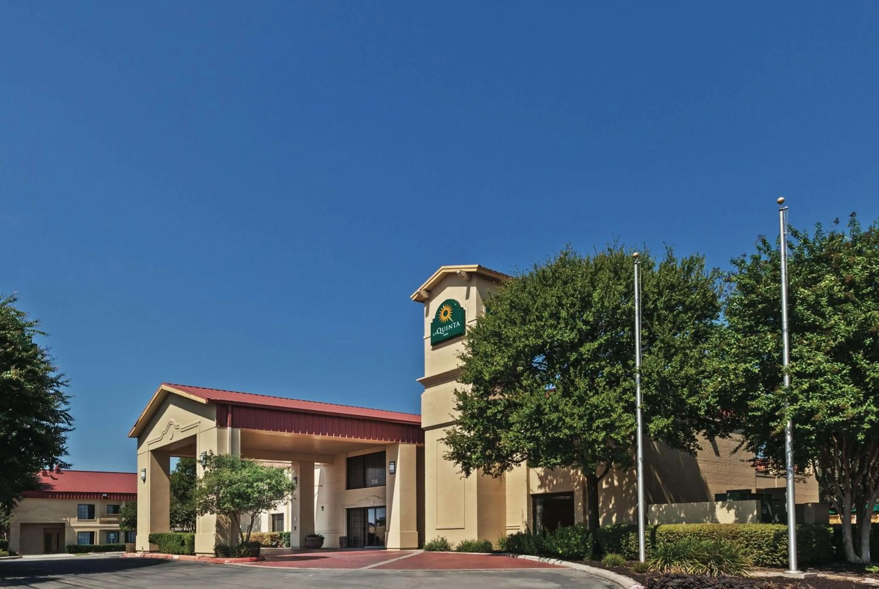 Property building in La Quinta Inn by Wyndham San Marcos