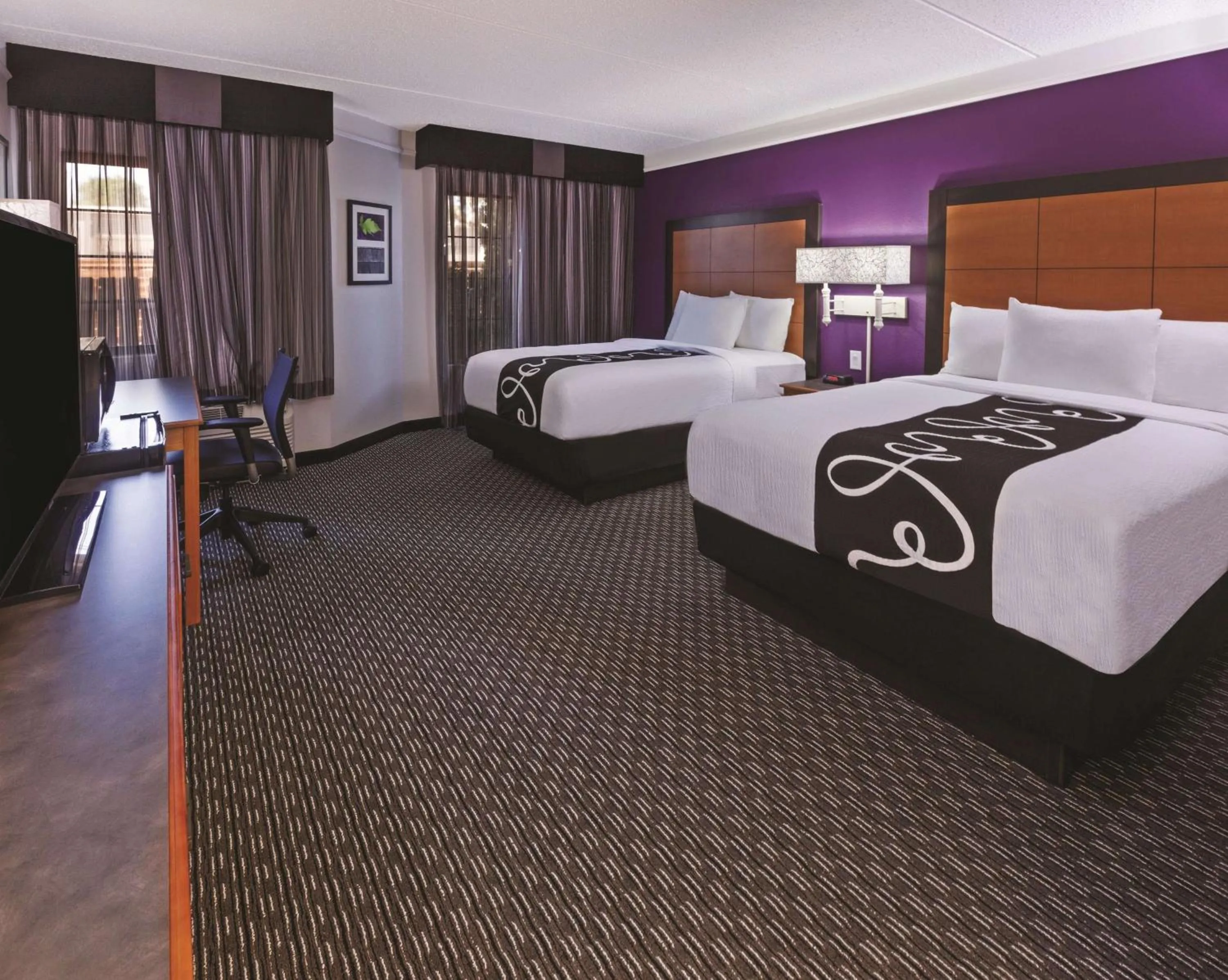 Photo of the whole room, Bed in La Quinta Inn by Wyndham San Marcos