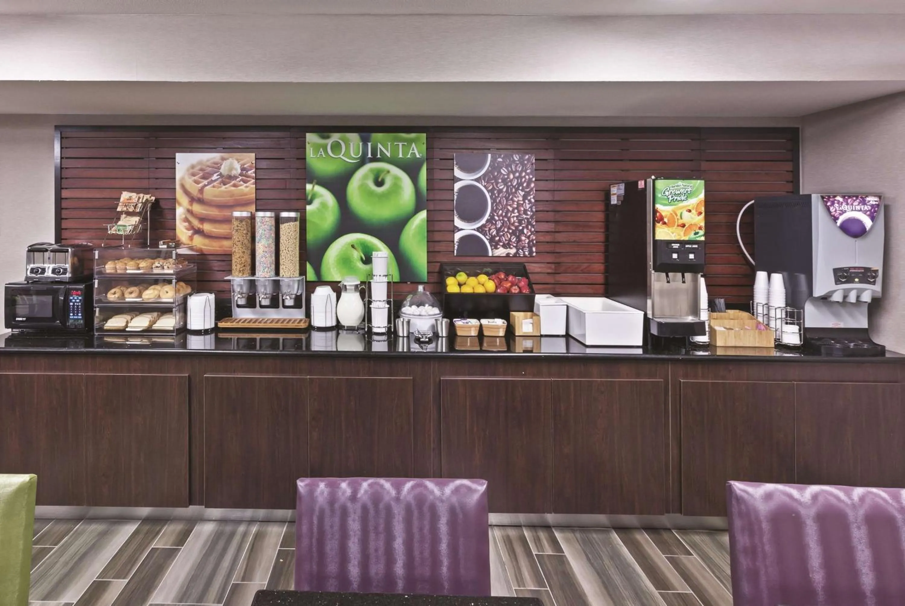 Restaurant/places to eat in La Quinta Inn by Wyndham San Marcos