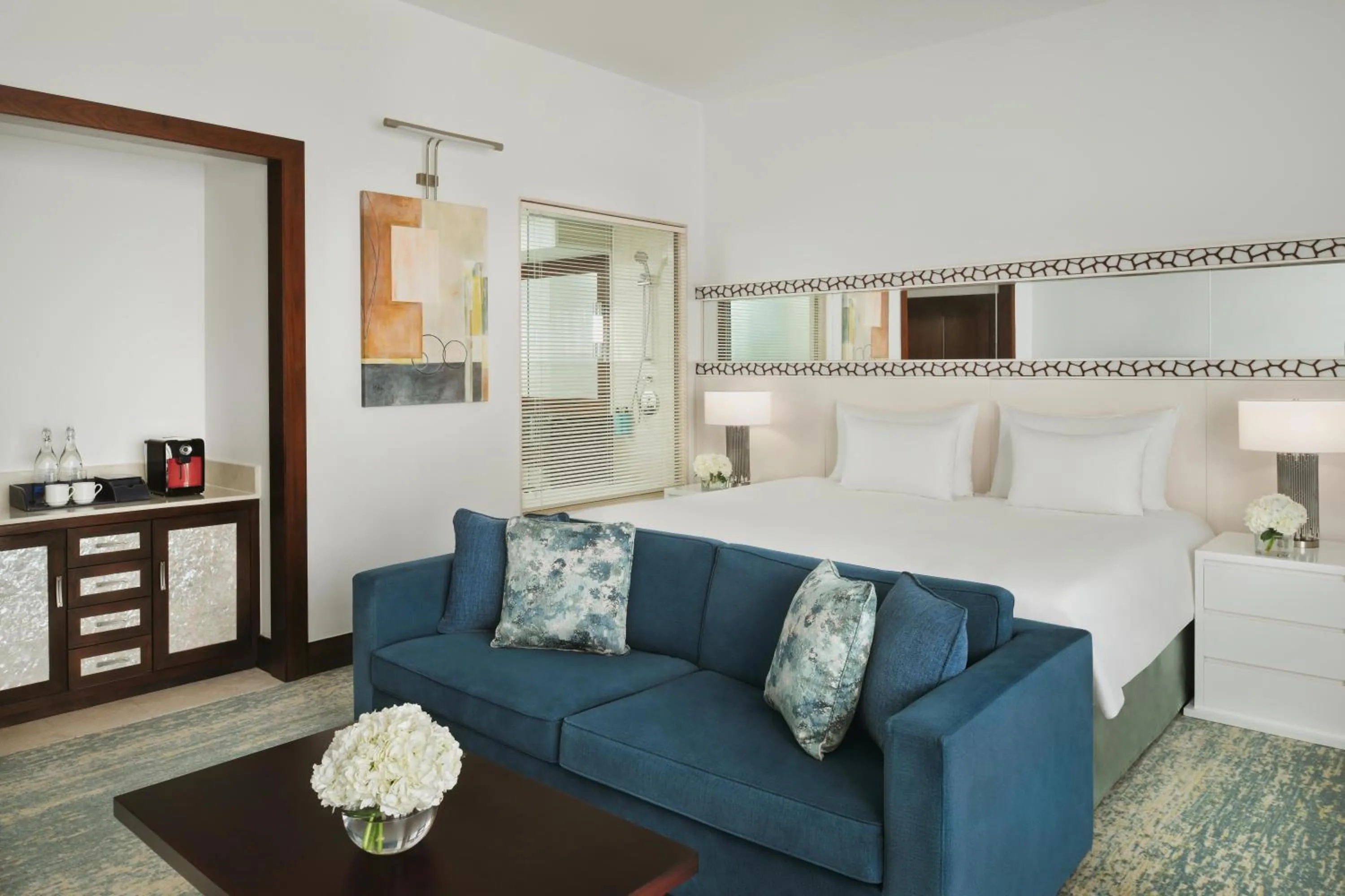 Photo of the whole room, Bed in JA Ocean View Hotel, Jumeirah Beach Dubai