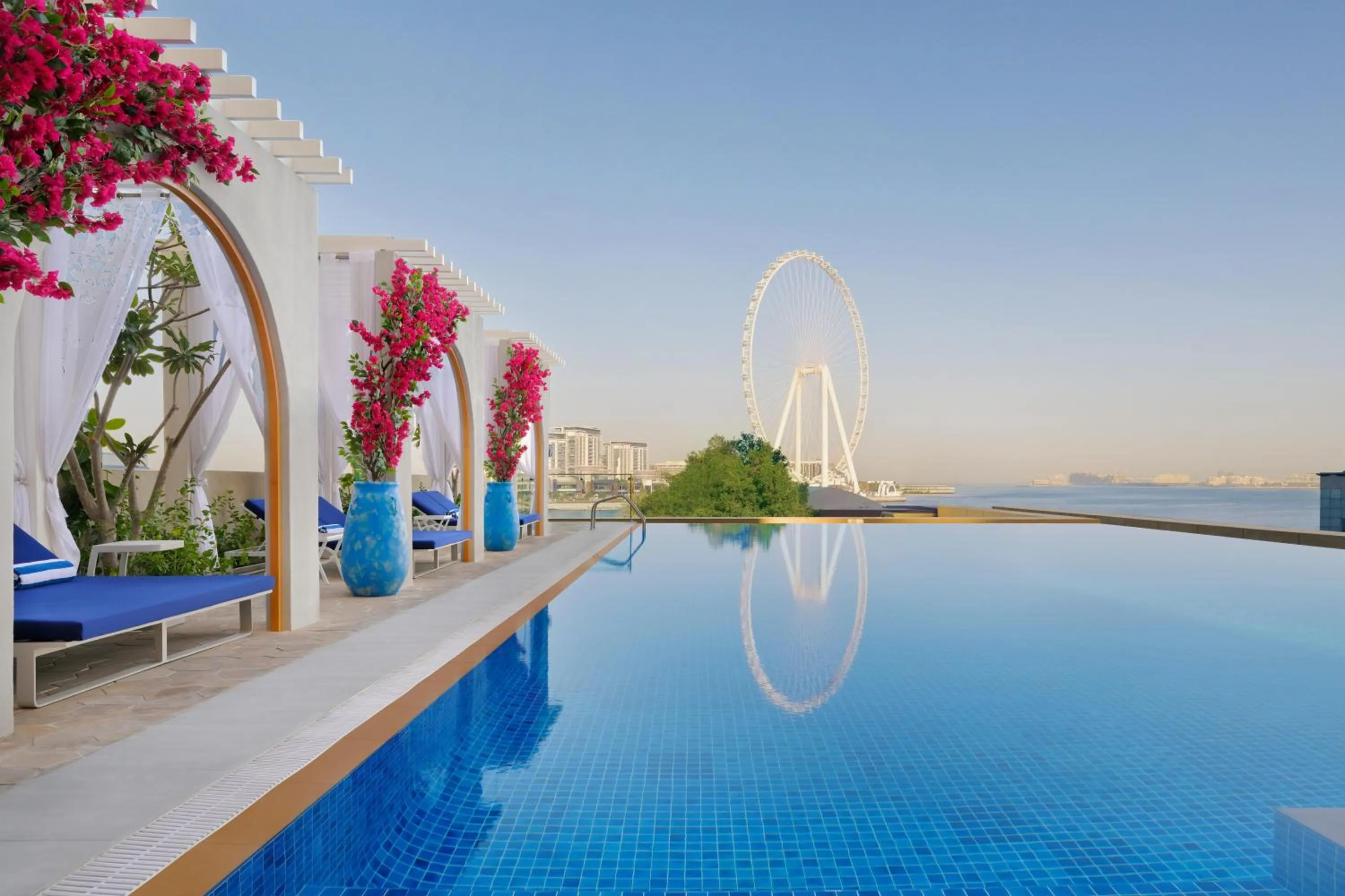Swimming pool in JA Ocean View Hotel, Jumeirah Beach Dubai