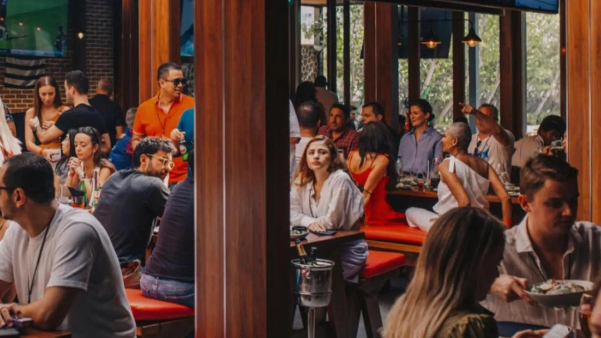 Lounge or bar in JA Ocean View Hotel, Jumeirah Beach Dubai