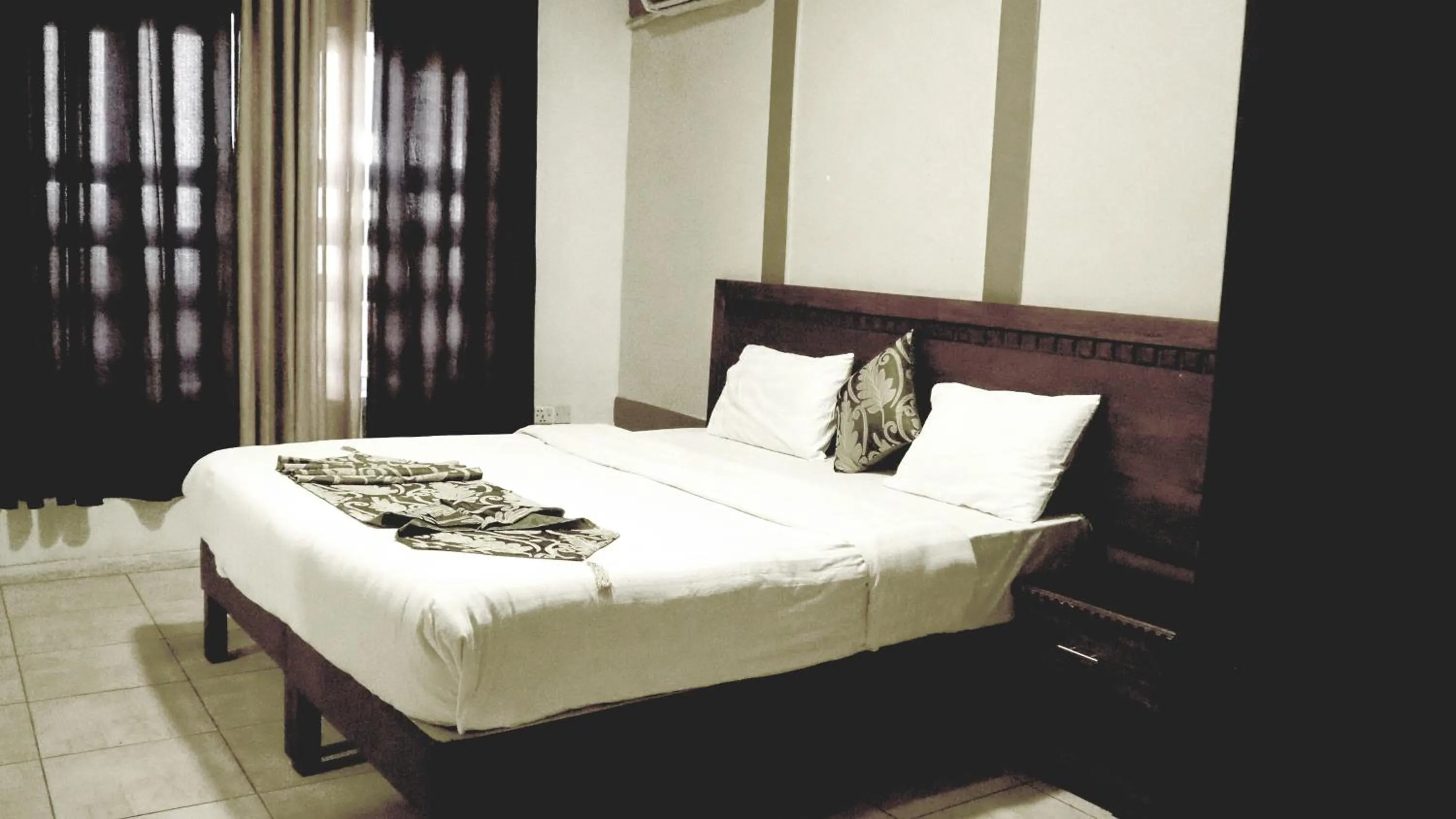 Bedroom, Bed in Al Fawanes Hotel Apartments
