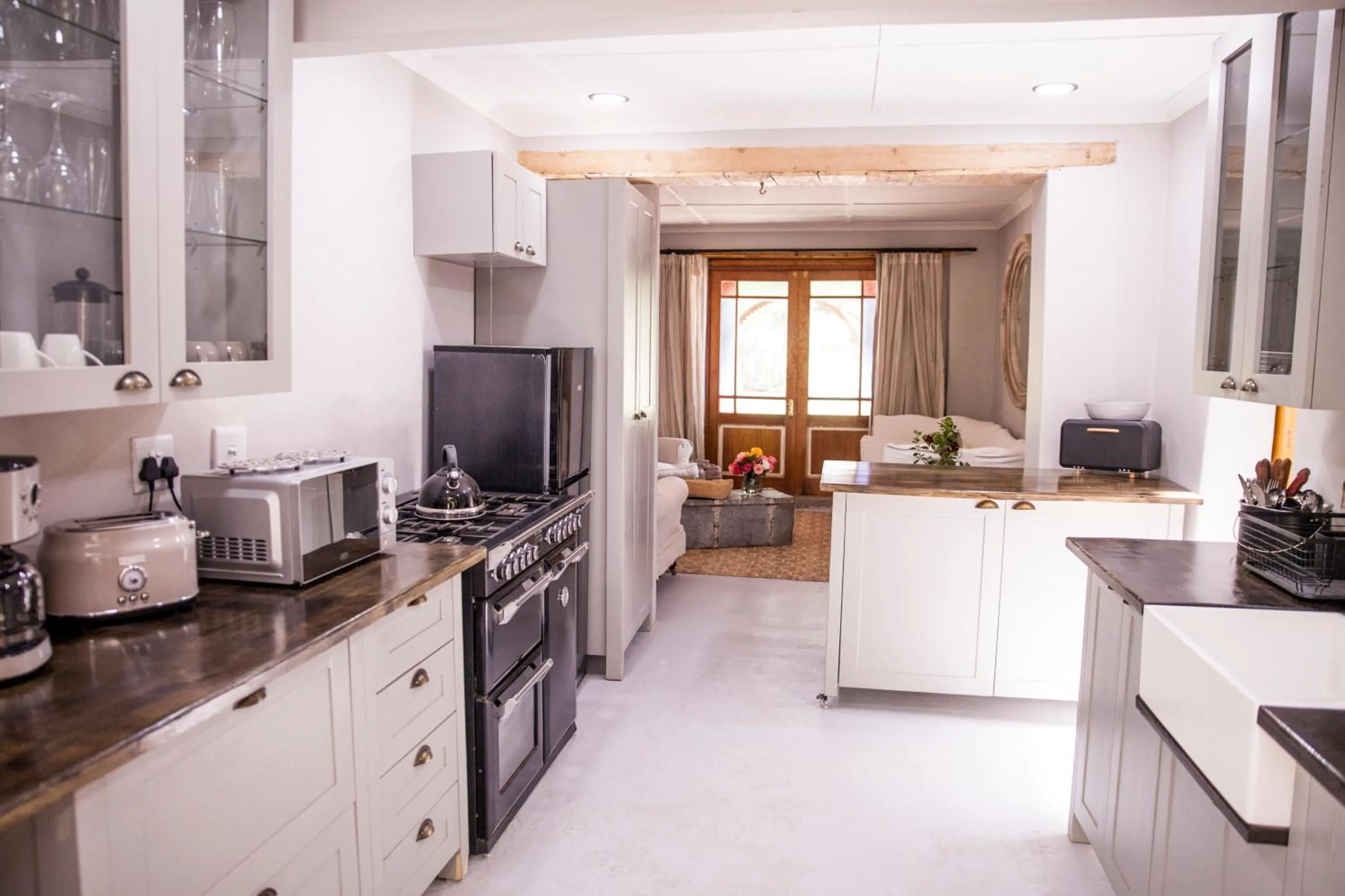 Coffee/tea facilities in Compass View