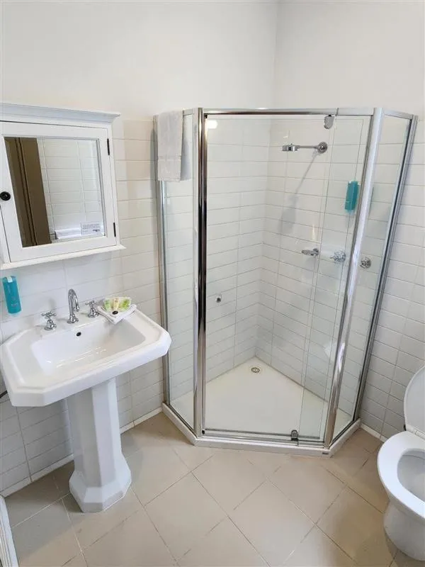 Shower in Sovereign Hill Hotel