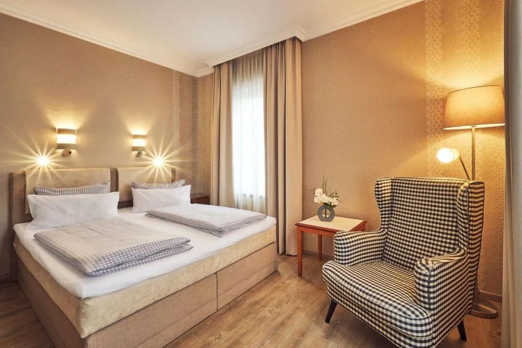 Bed in Hotel Starnberger See