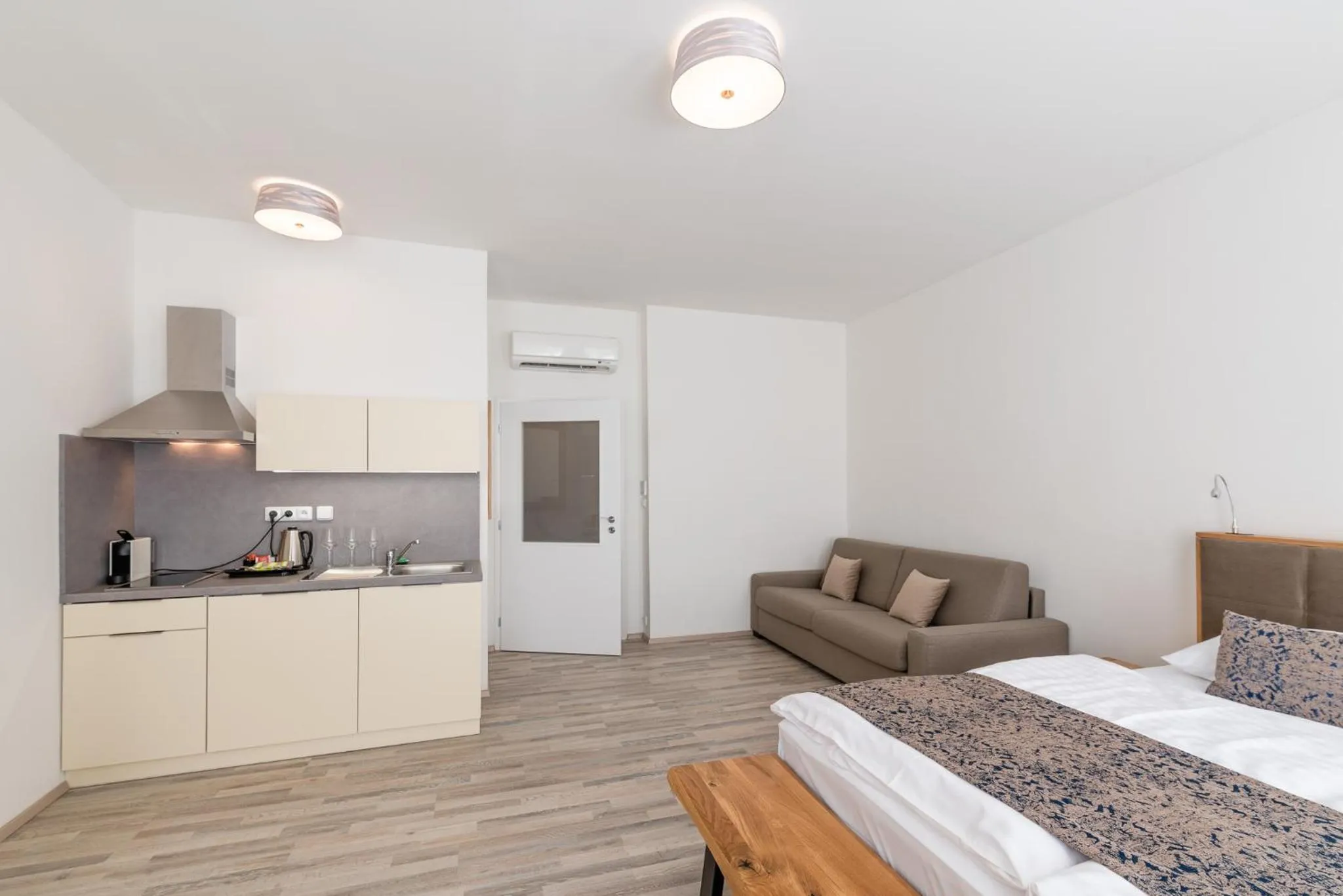 Kitchen or kitchenette, Bed in Historic Centre Aparthotel X