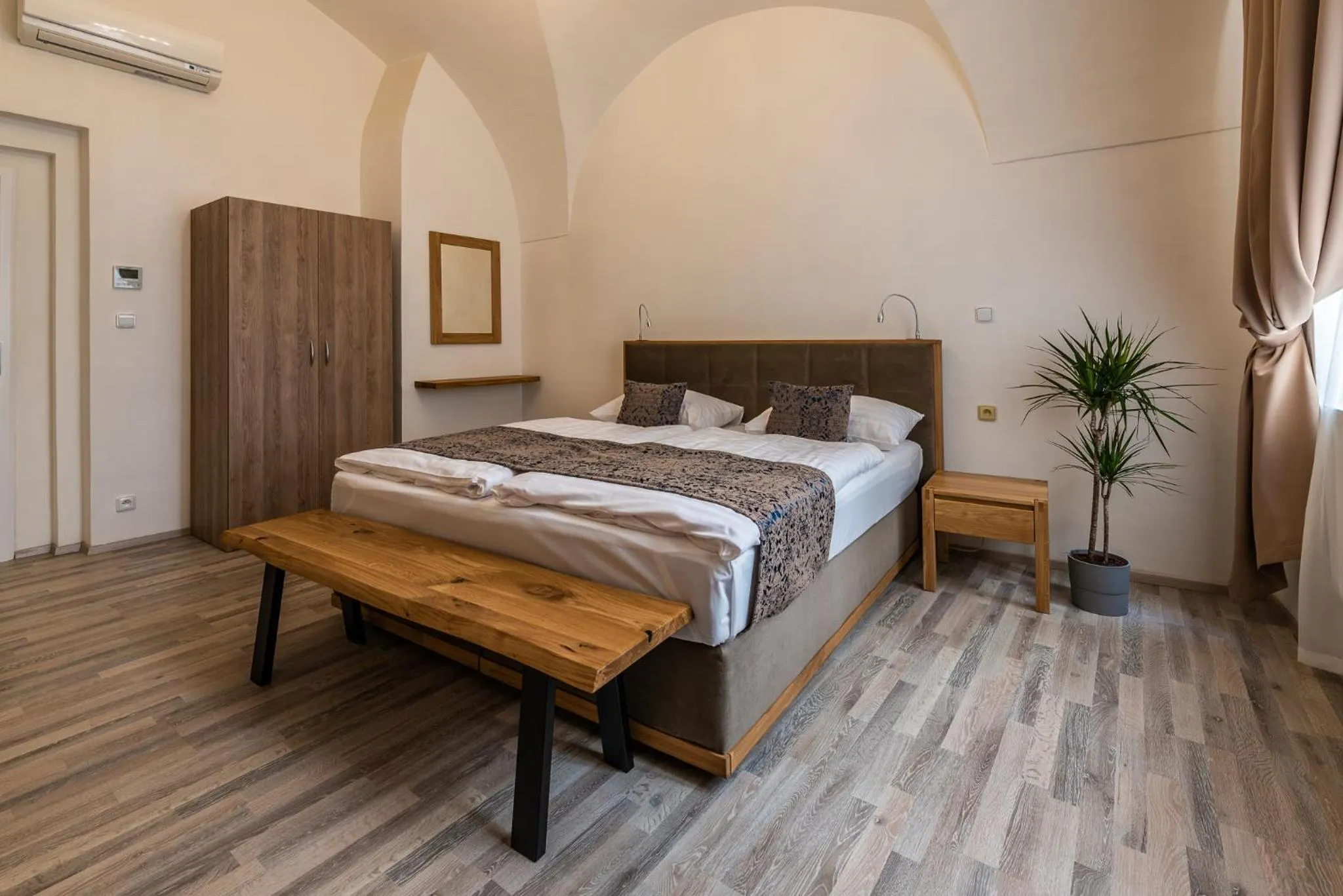 Bed in Historic Centre Aparthotel X