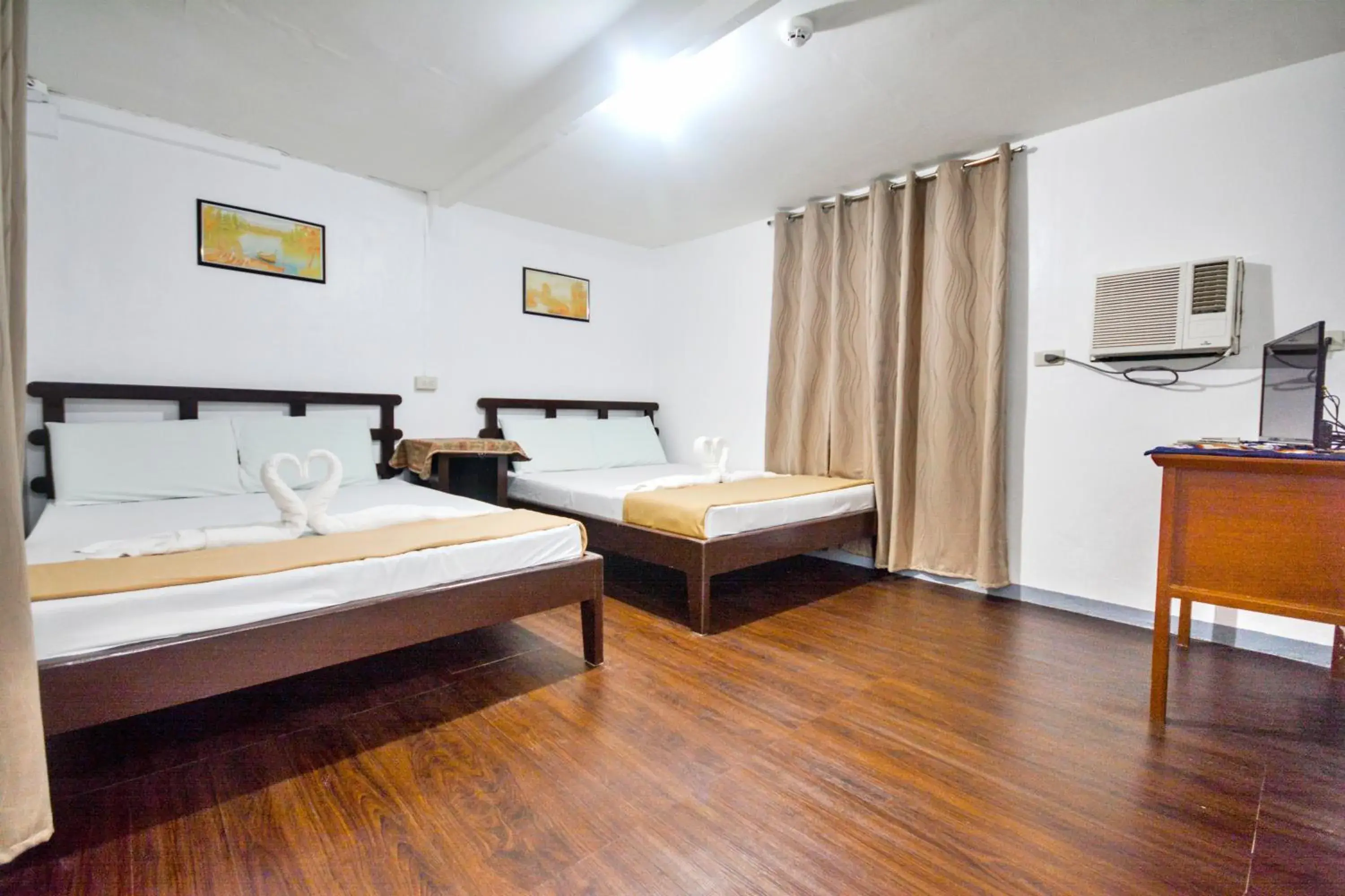 Deluxe Queen Room with AC in Boracay Morning Beach Resort Deluxe Queen Room with AC in Boracay Morning Beach Resort