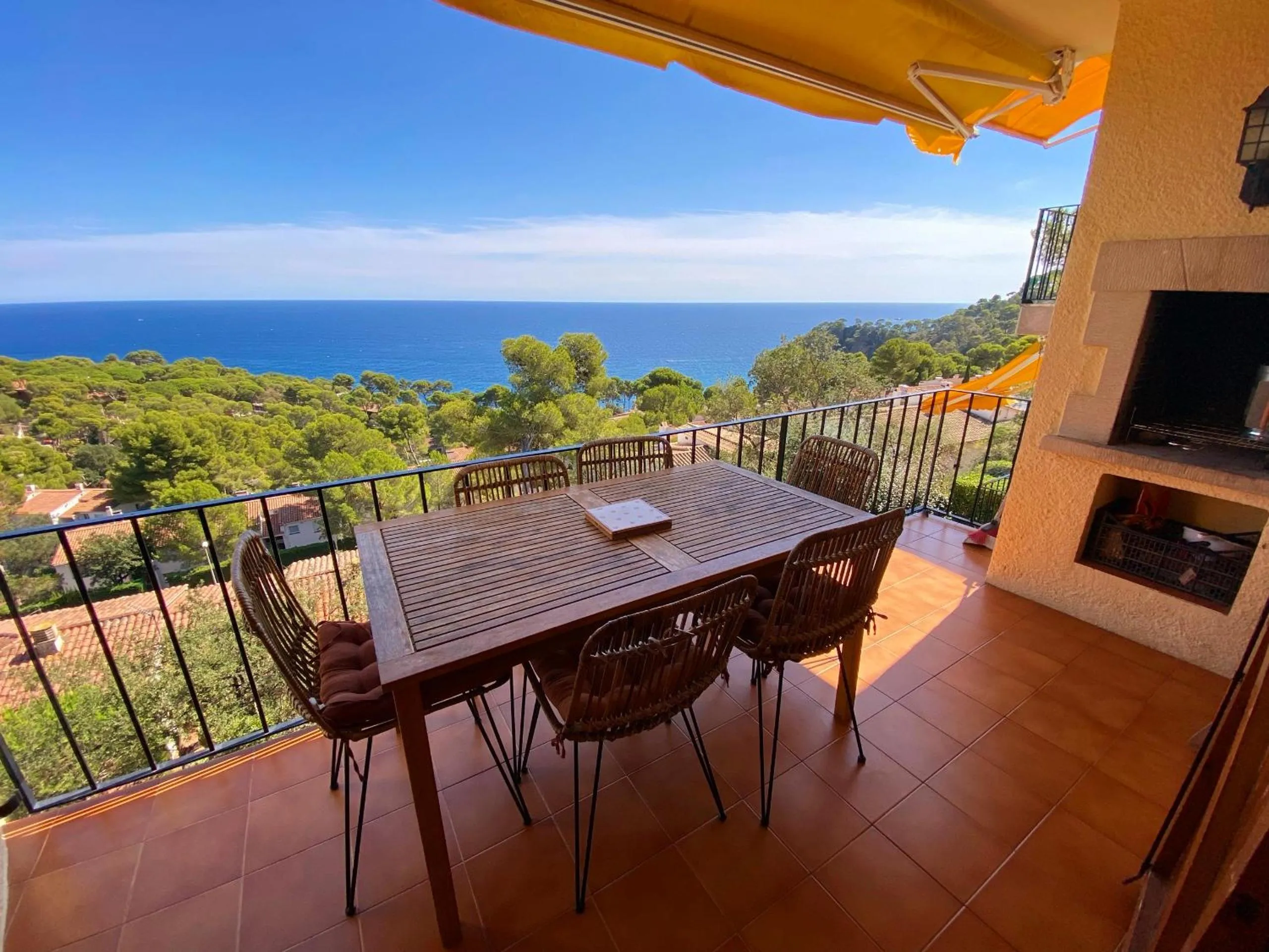 BBQ facilities in Spectacular Mediterranean view!