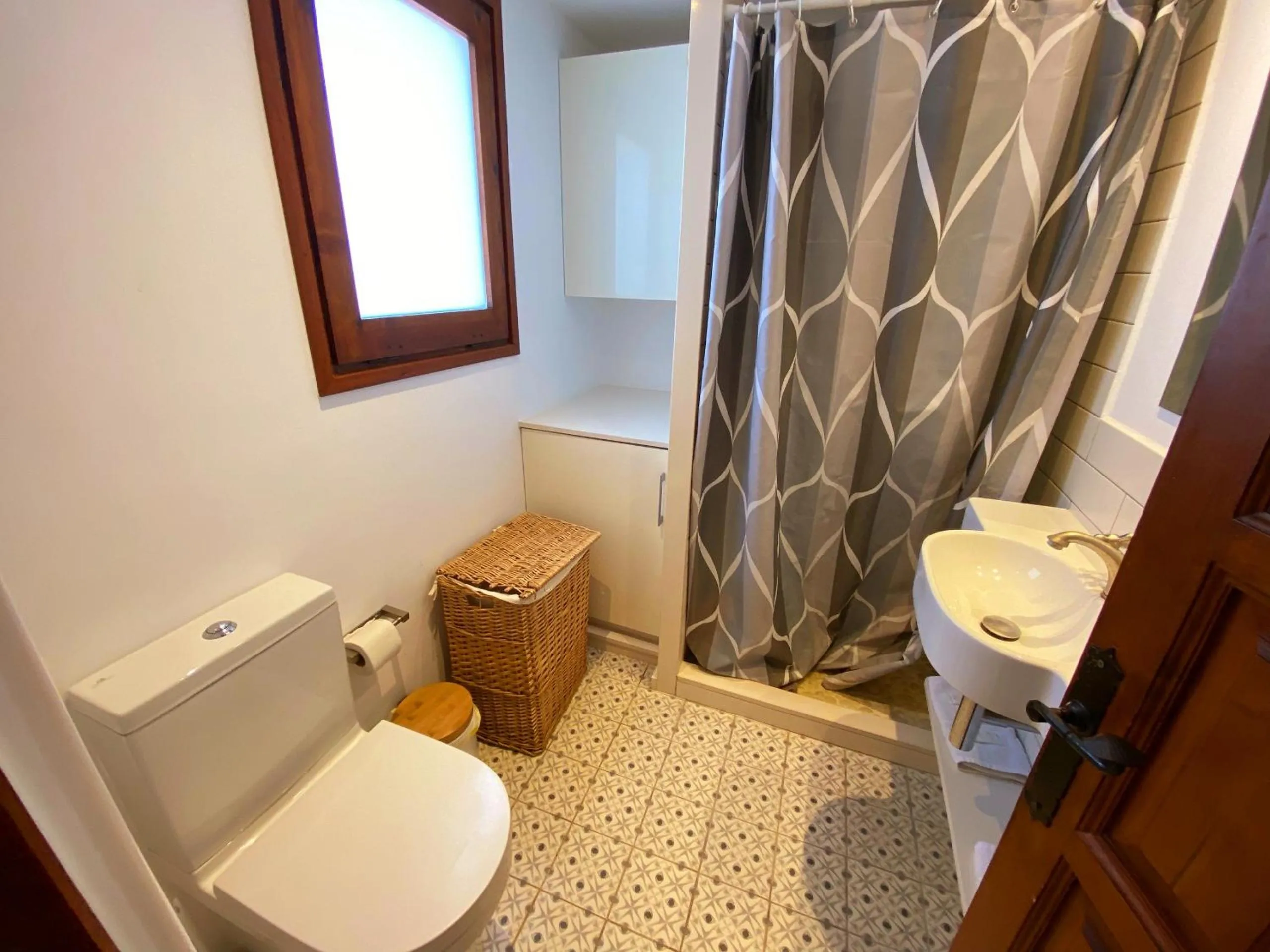 Shower in Spectacular Mediterranean view!