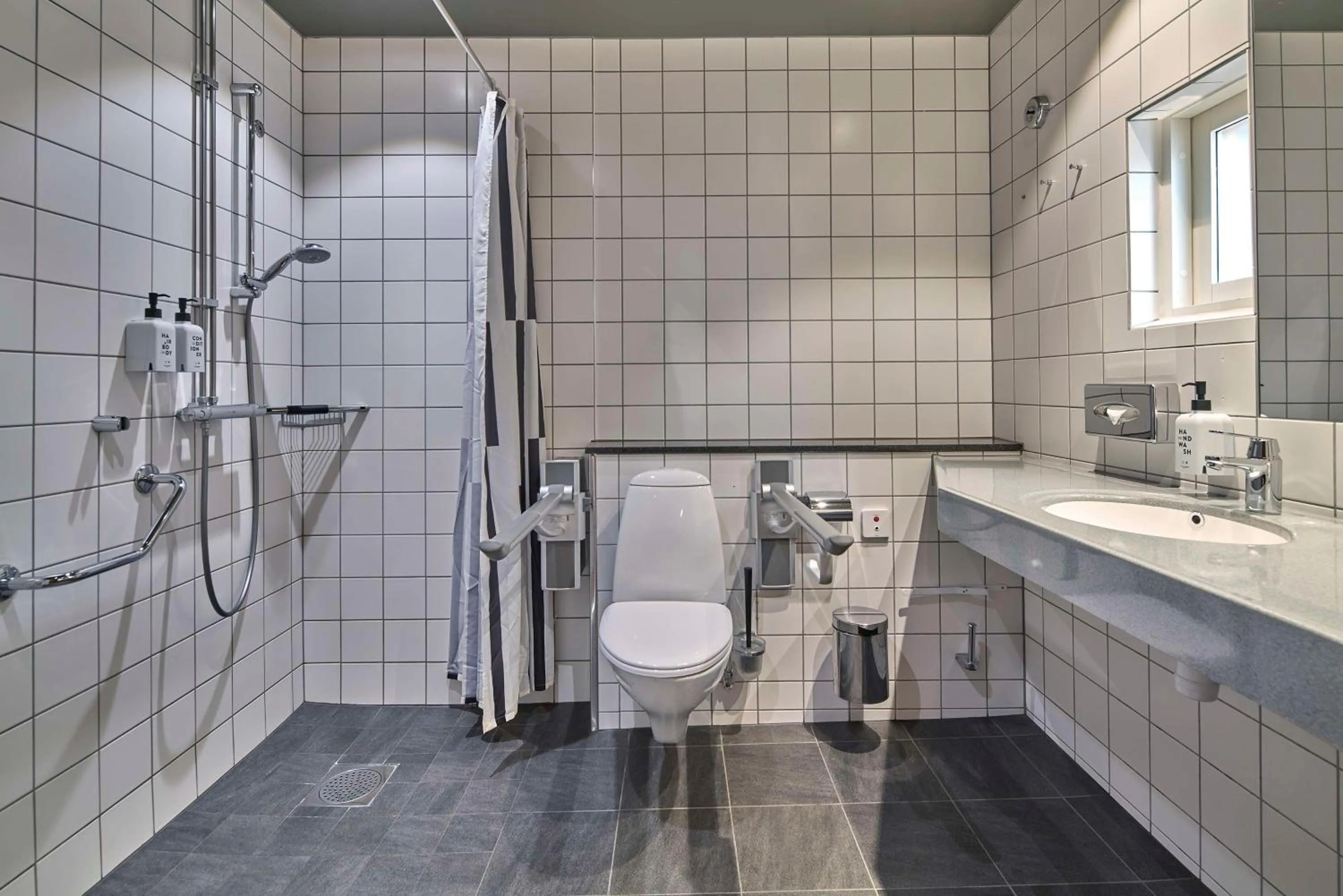 Bathroom in Scandic Mölndal