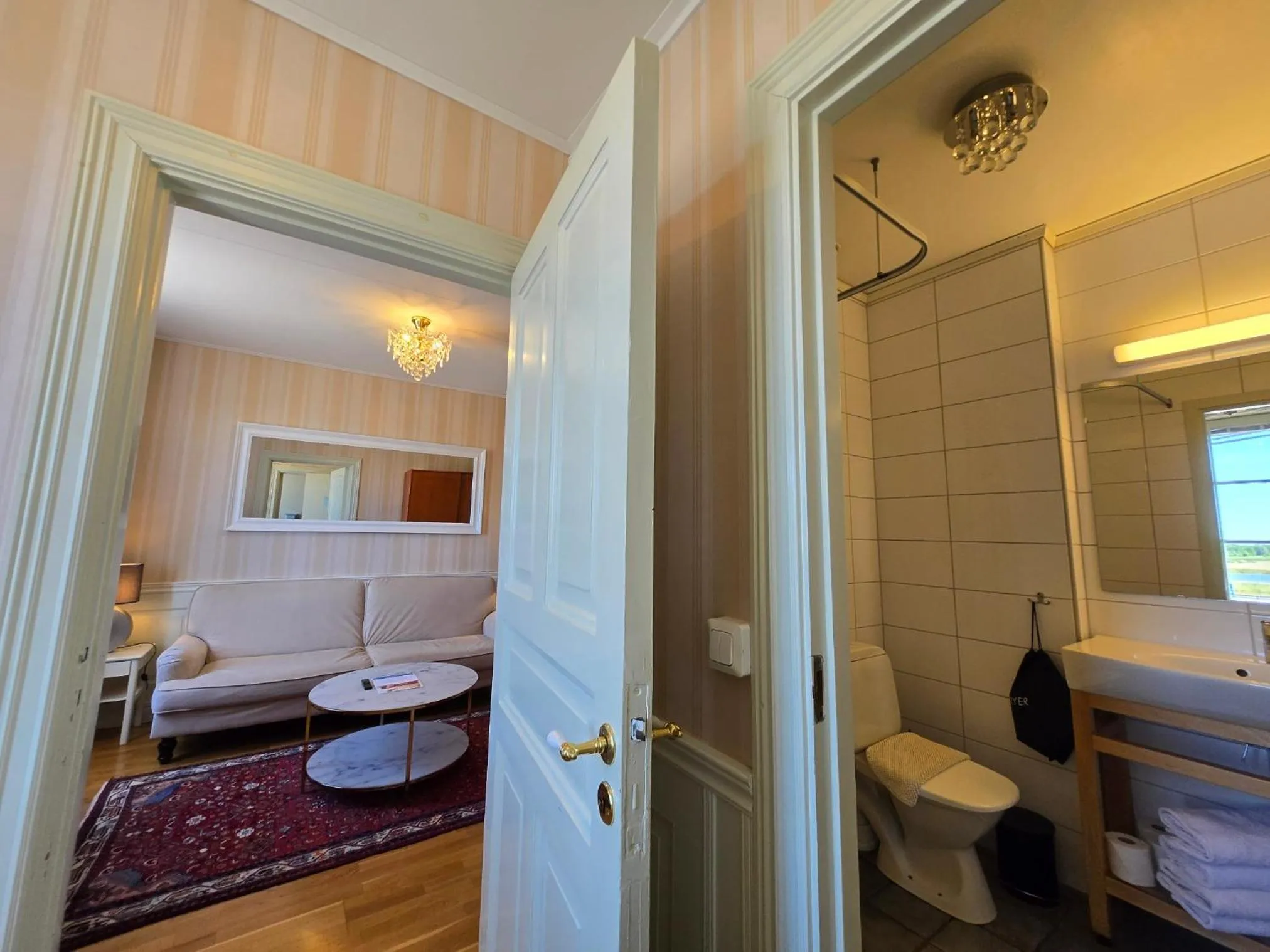 Shower, Bed in Vänerport Lakefront Hotell