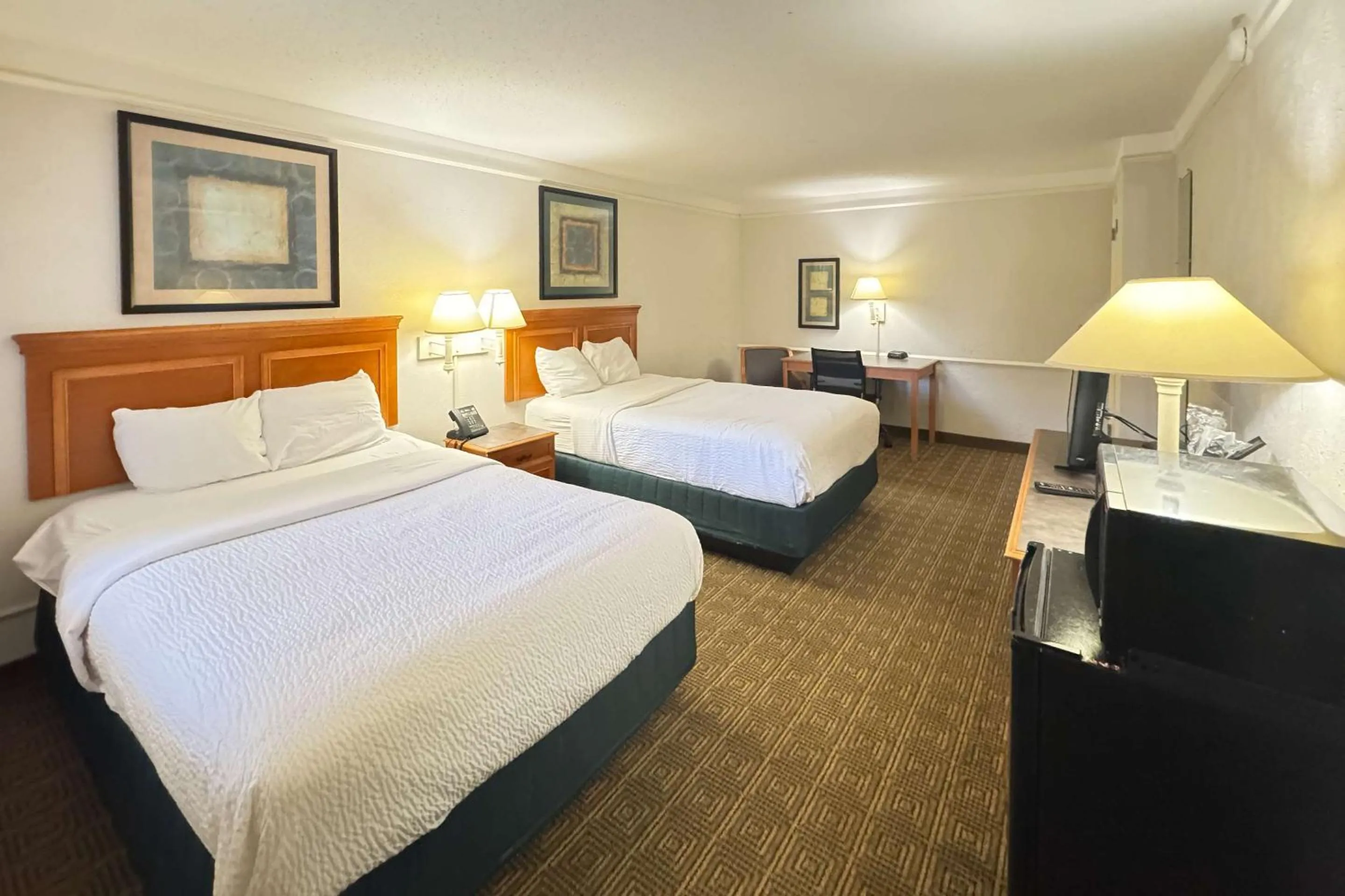 Bedroom, Bed in La Quinta Inn by Wyndham College Station