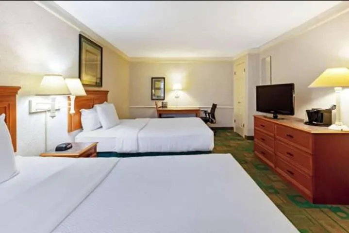 Bedroom, Bed in La Quinta Inn by Wyndham College Station