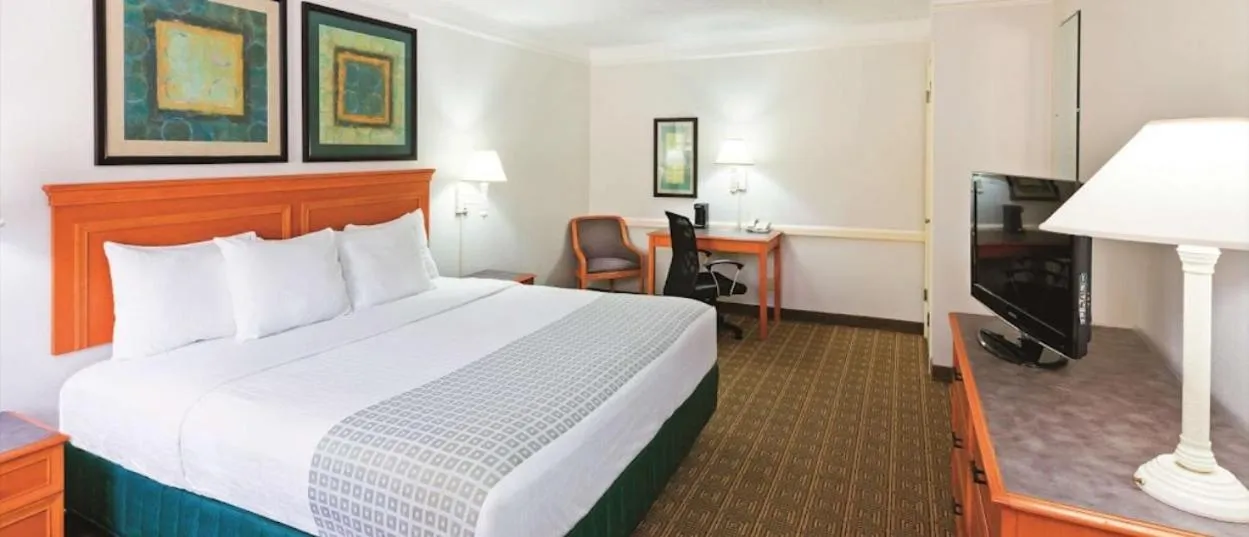Bedroom, Bed in La Quinta Inn by Wyndham College Station