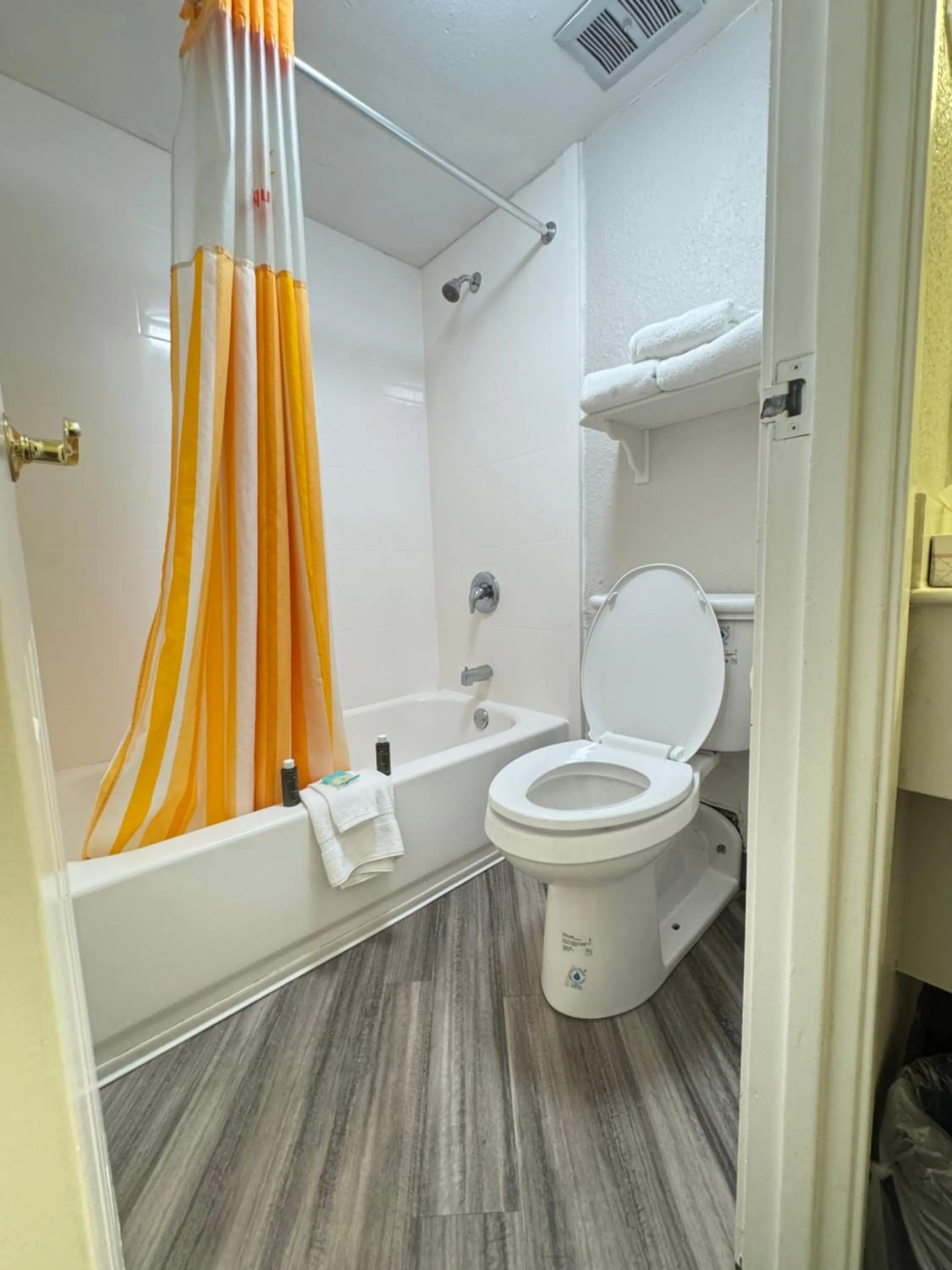 Bathroom in La Quinta Inn by Wyndham College Station