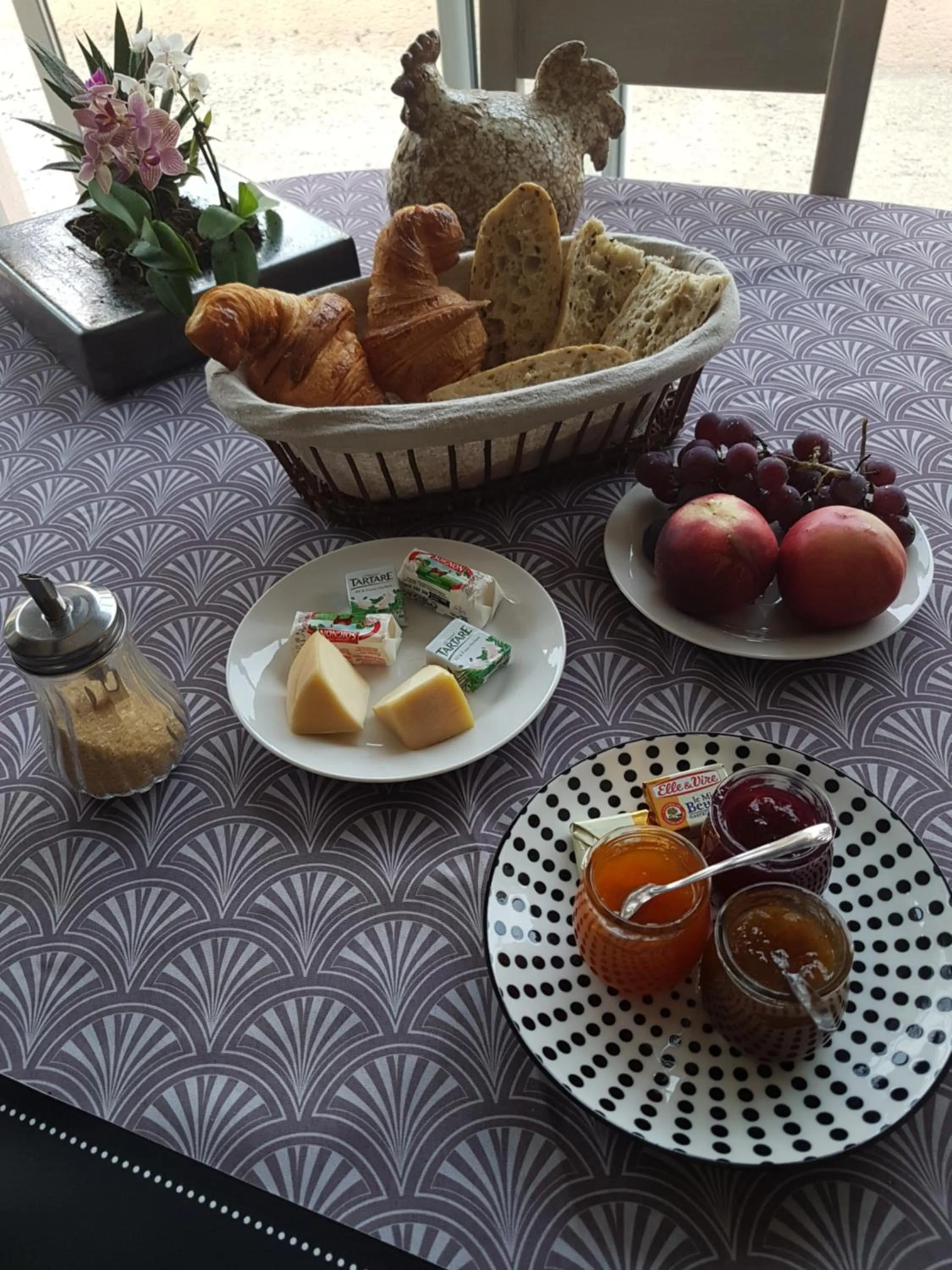 Food and drinks in fleur de garance