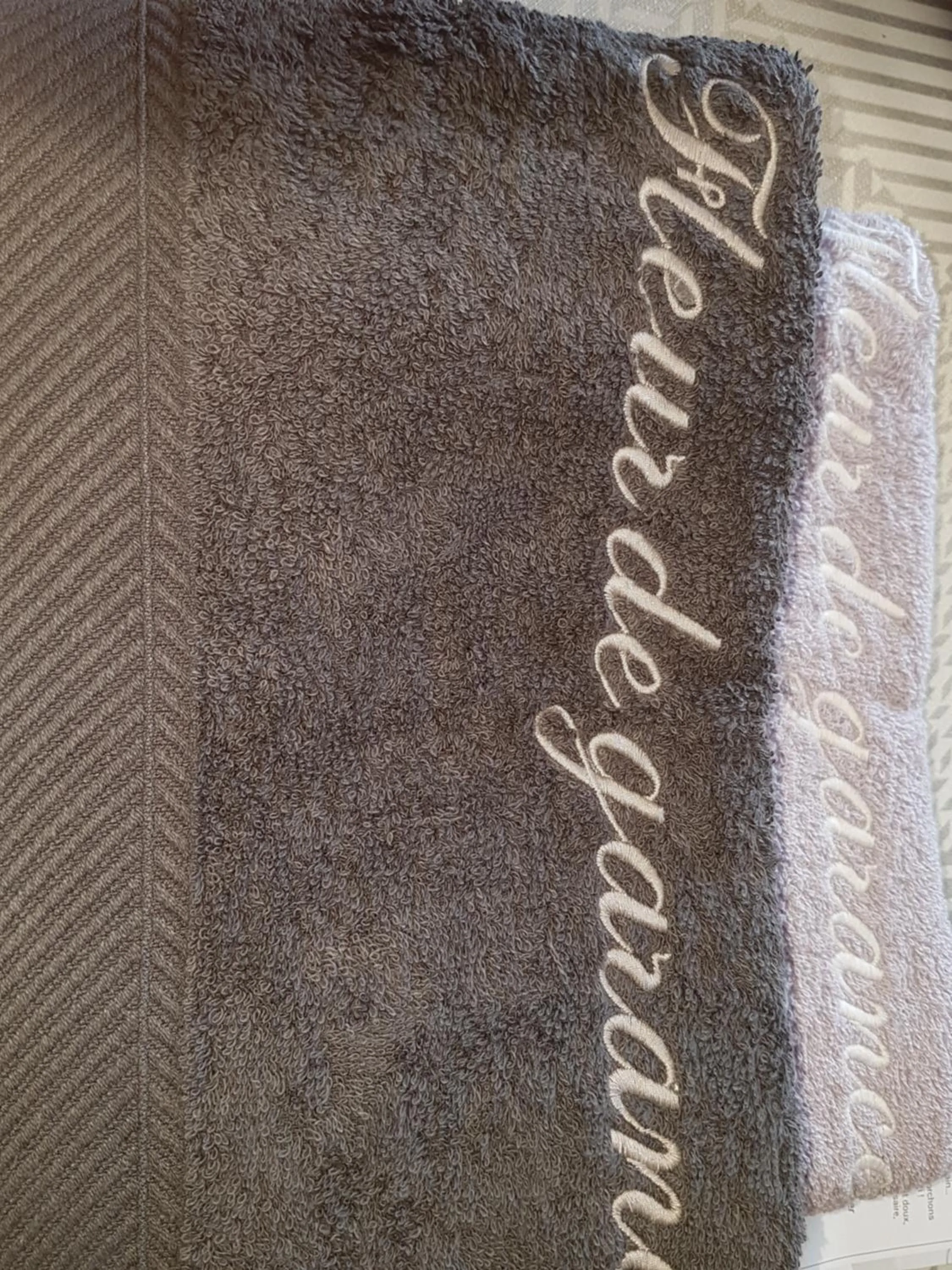 Property logo or sign in fleur de garance