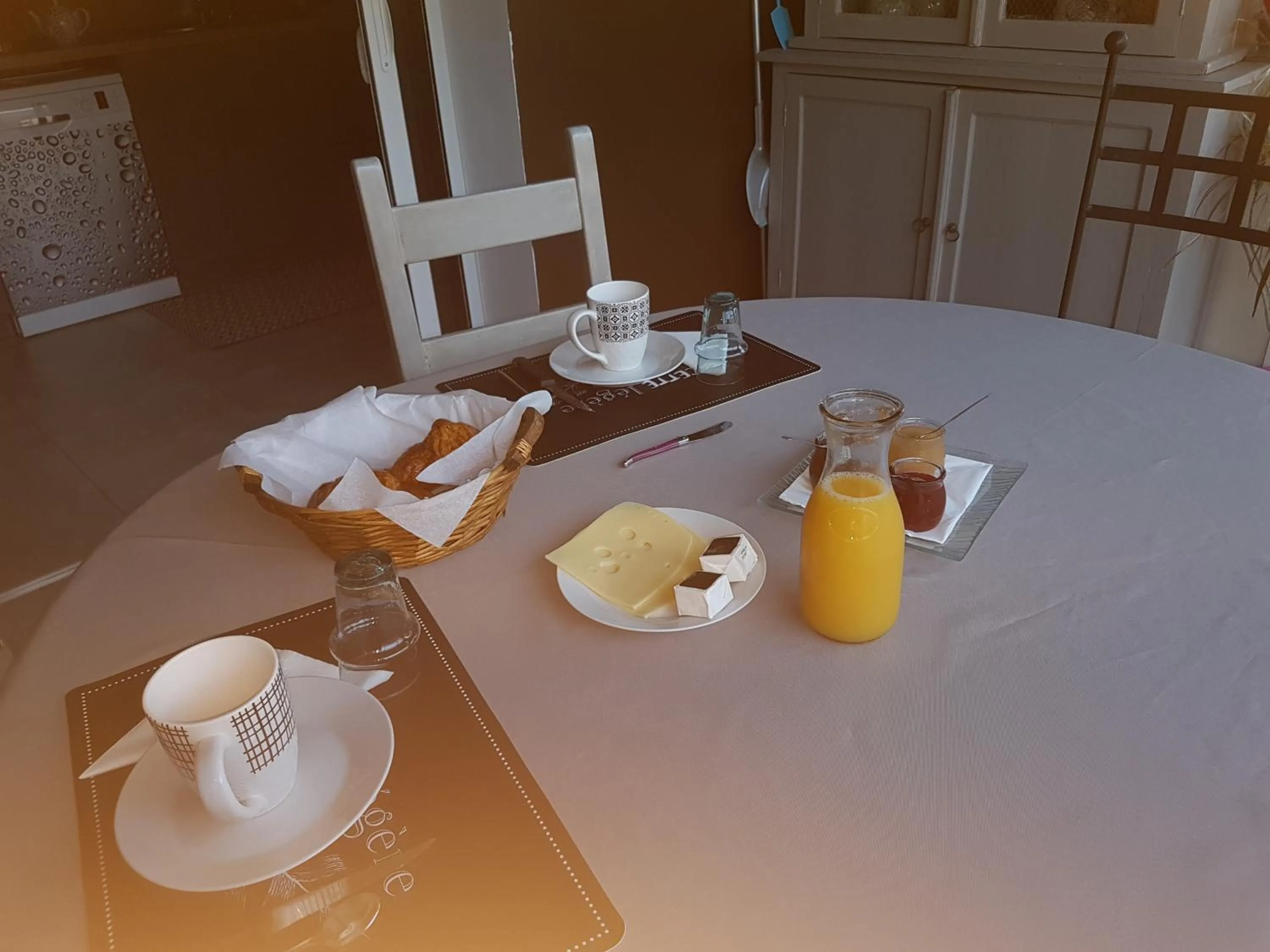 Food and drinks in fleur de garance