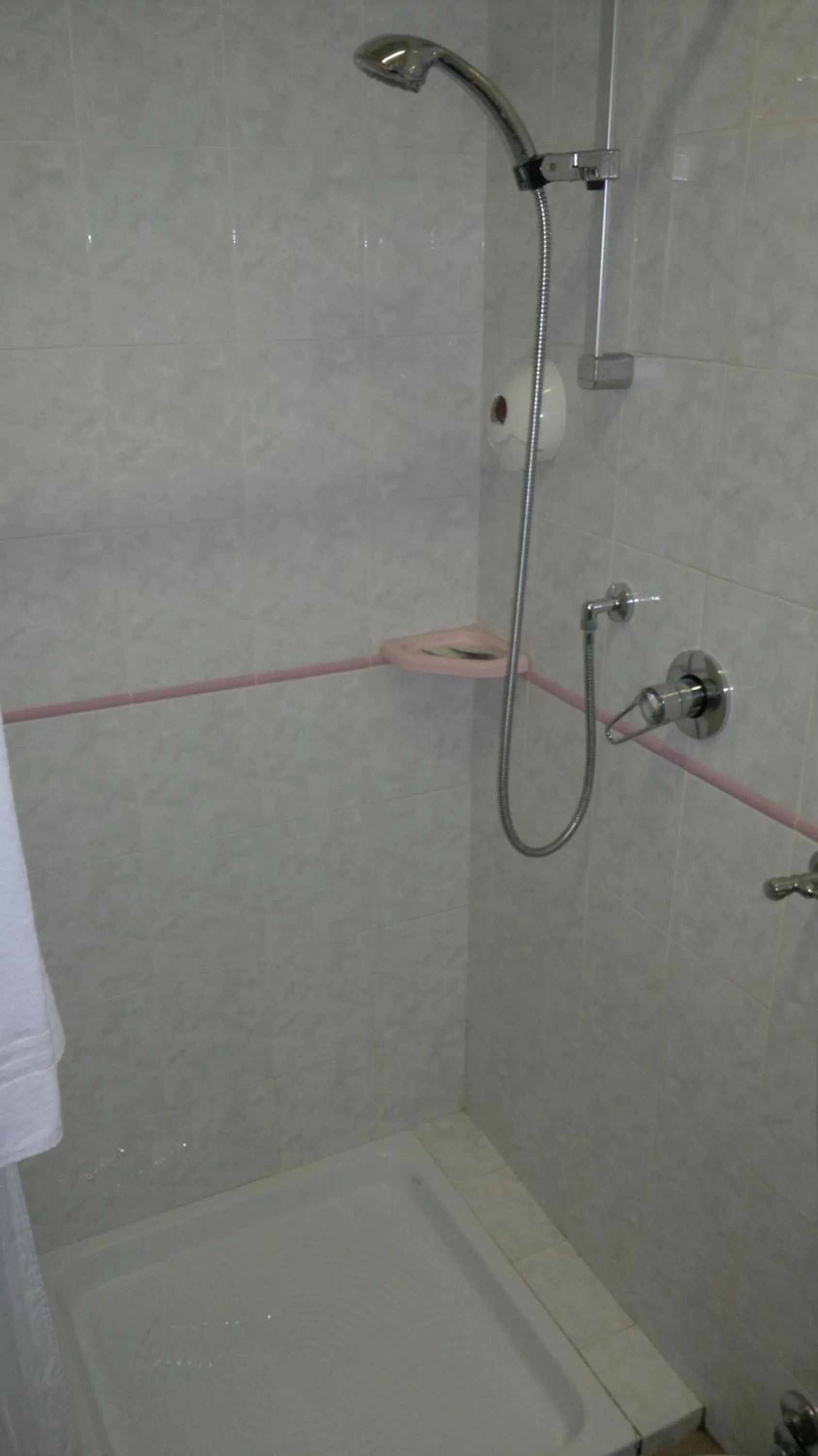 Shower in Hotel Centrale
