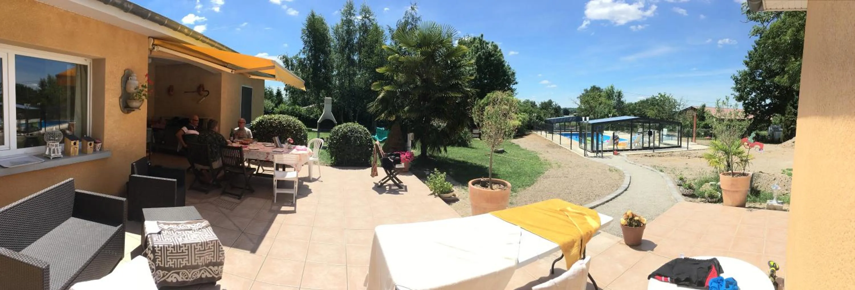 Patio in Alaguyauder la chambre