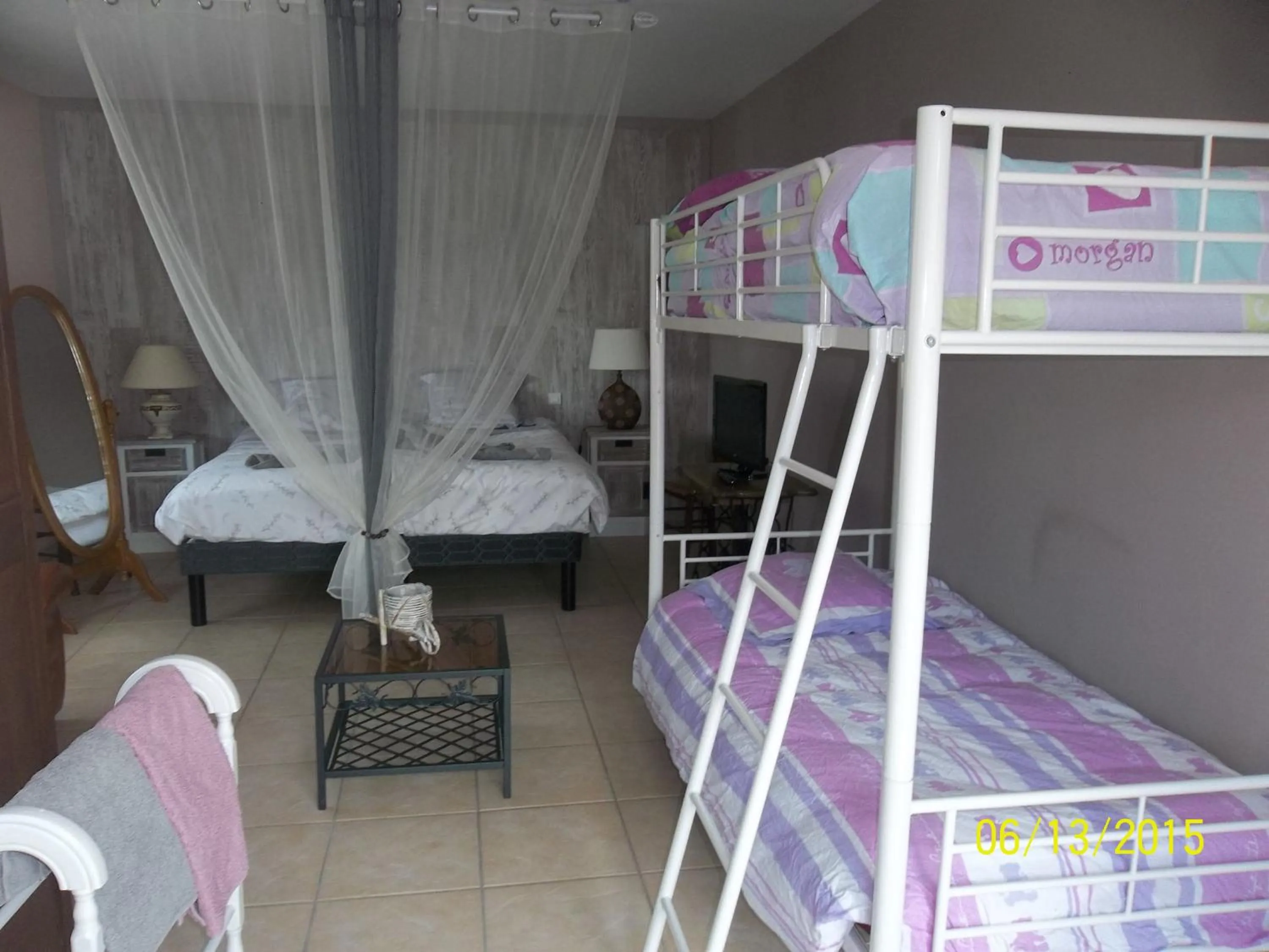 bunk bed, Bed in Alaguyauder la chambre