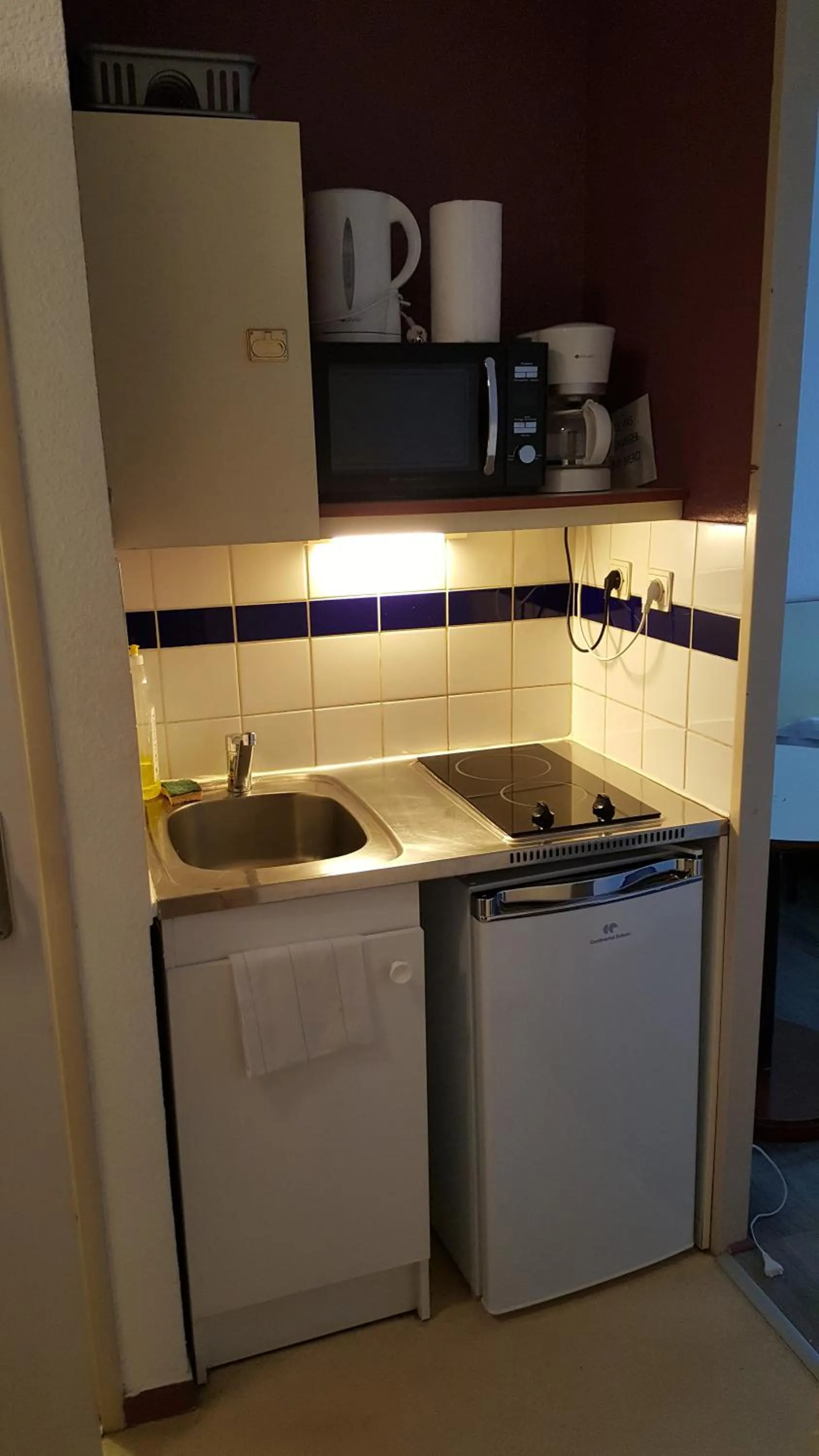 Coffee/tea facilities in Résidence Hôtelière Poincaré