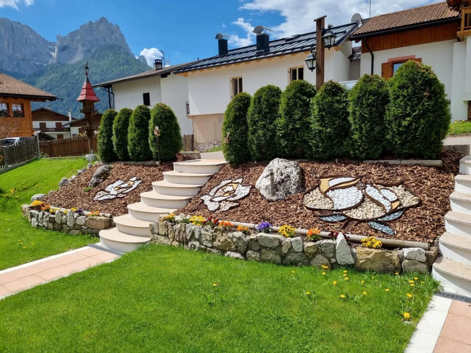 Summer in Residence Le Rose