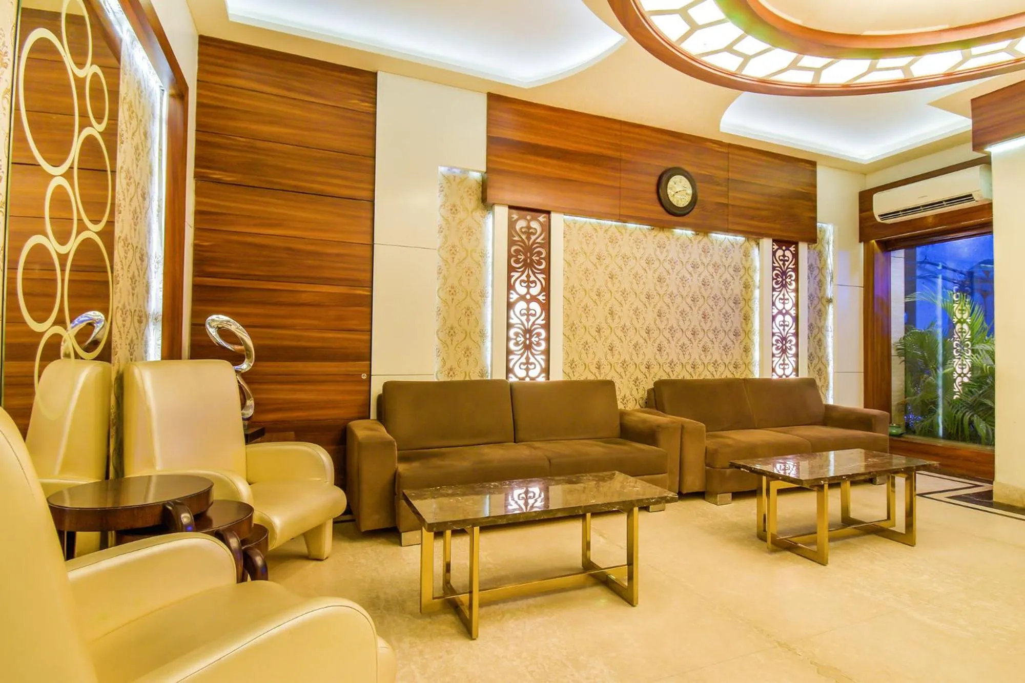 Seating area in Hotel Le Golden