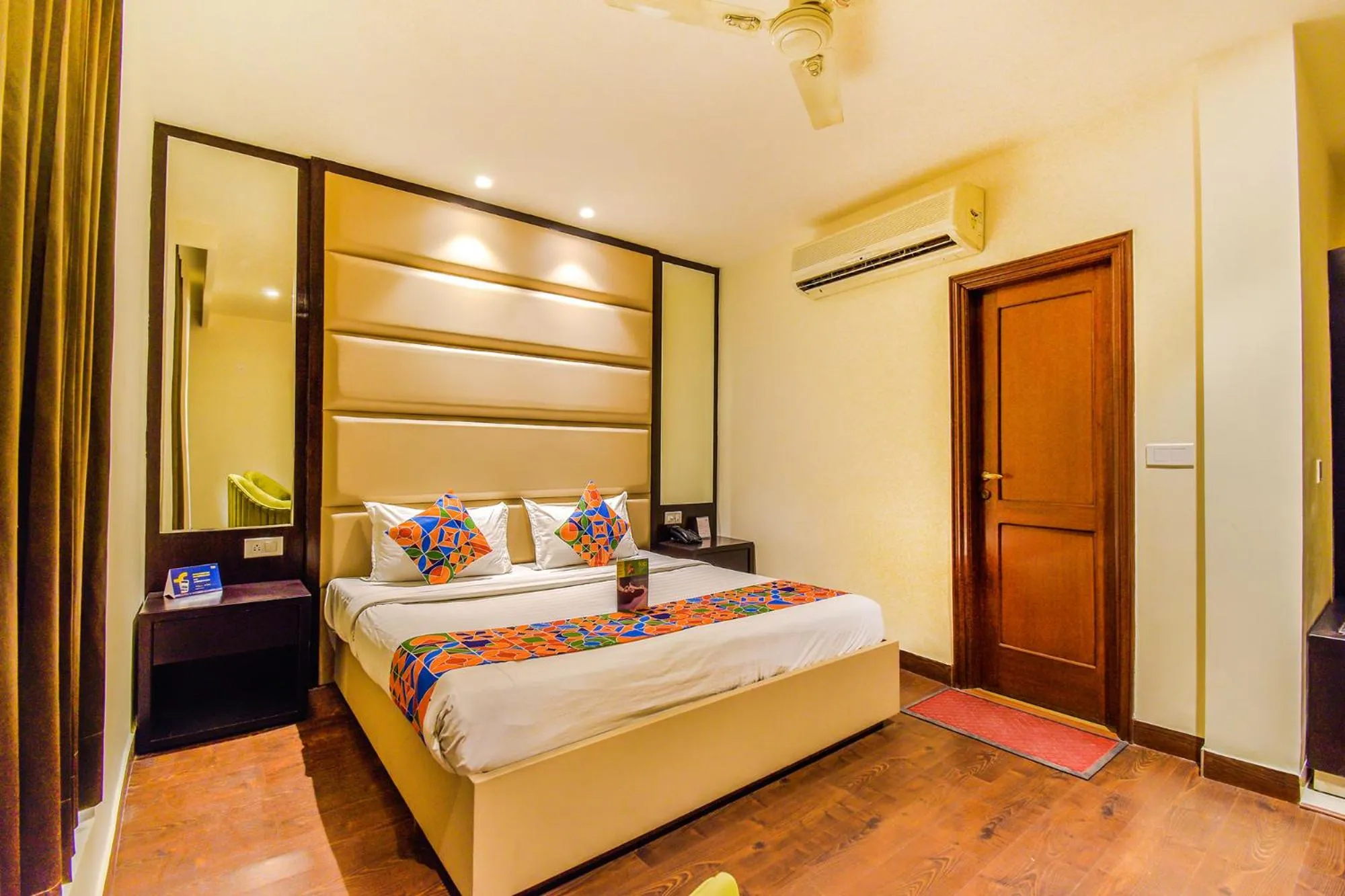 Bedroom, Bed in Hotel Le Golden