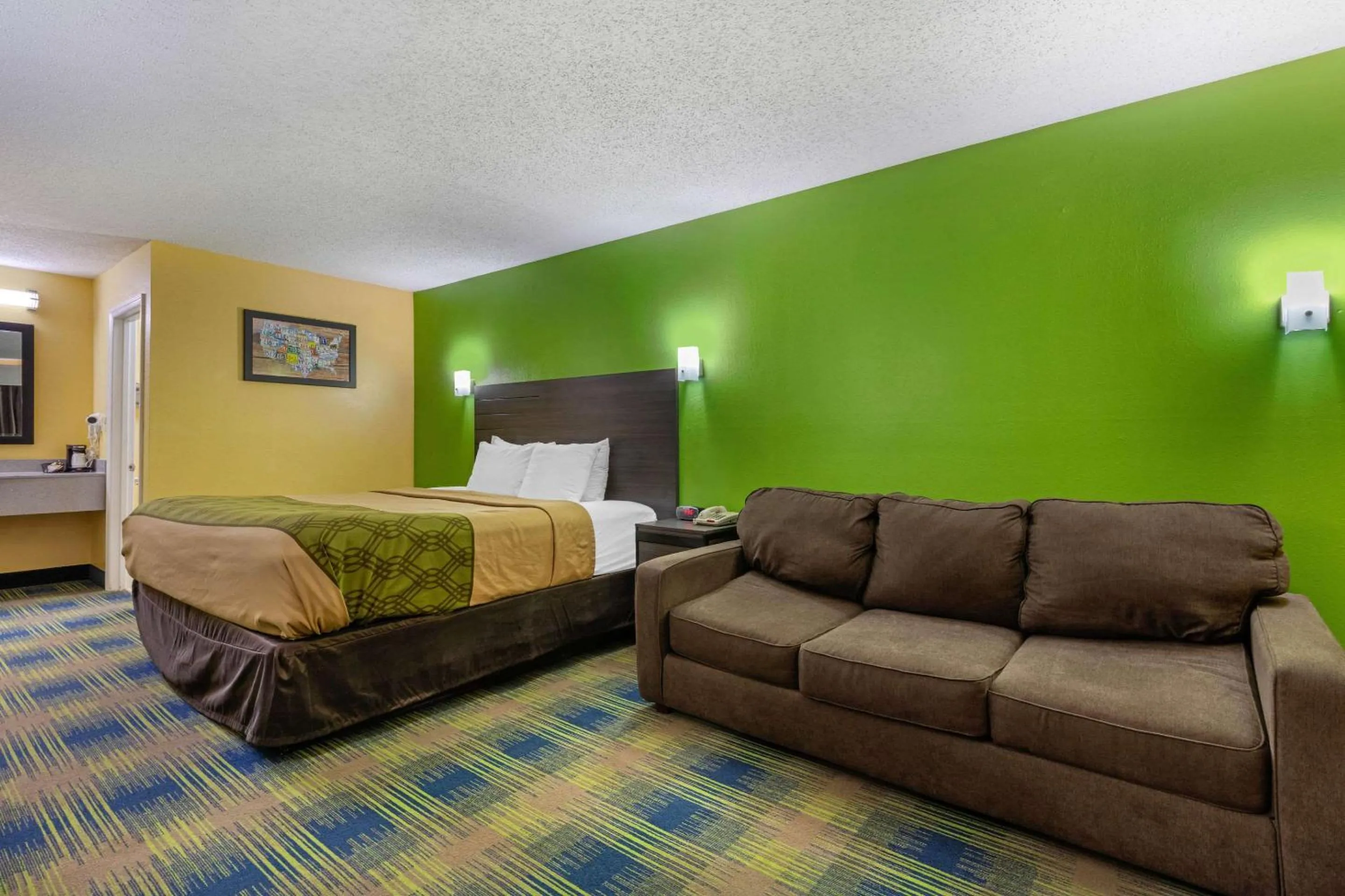 Photo of the whole room, Bed in Econo Lodge Nashville near Percy Priest Lake