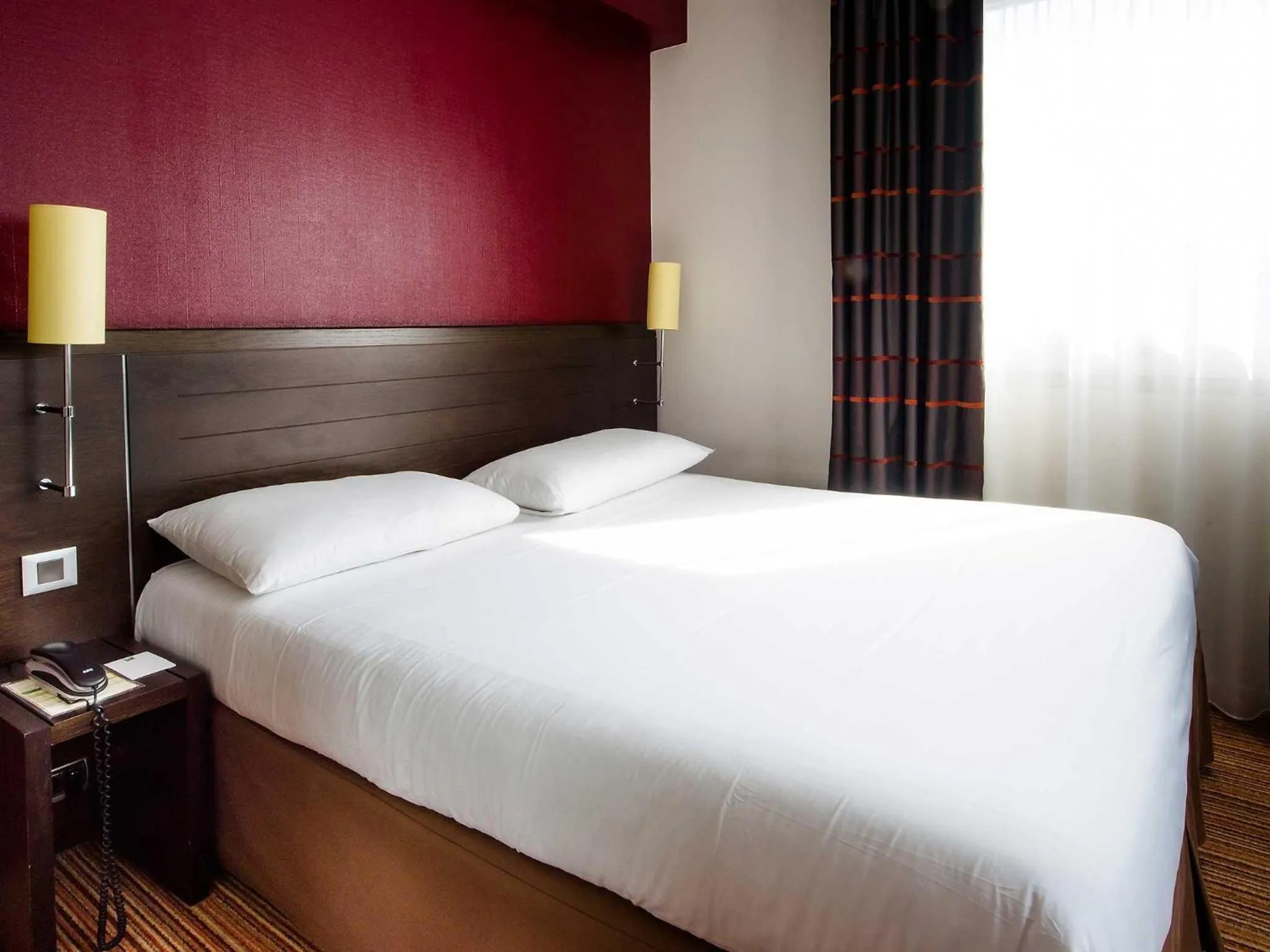 Bedroom, Bed in ibis Styles Nantes Centre Place Royale