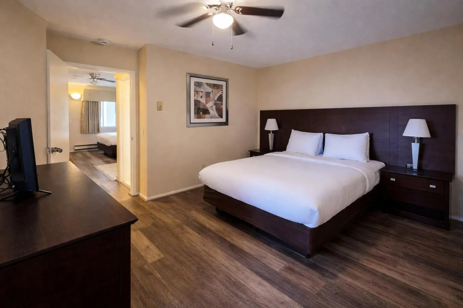 Bedroom, Bed in Scottish Fairway Inn