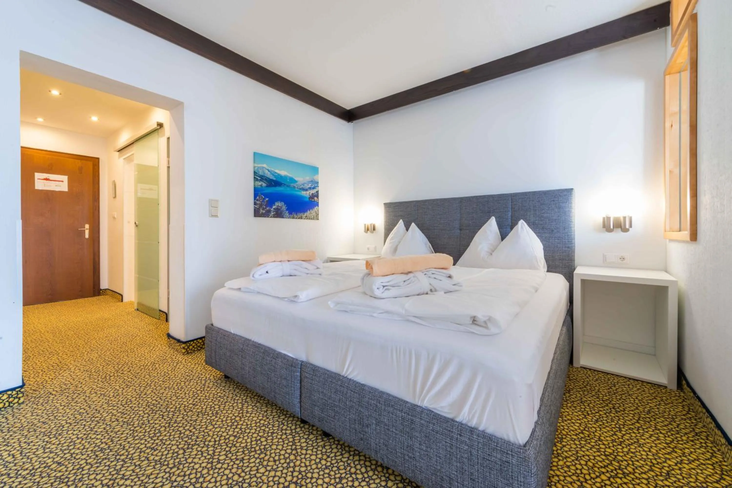 Photo of the whole room, Bed in Hotel Bellevue