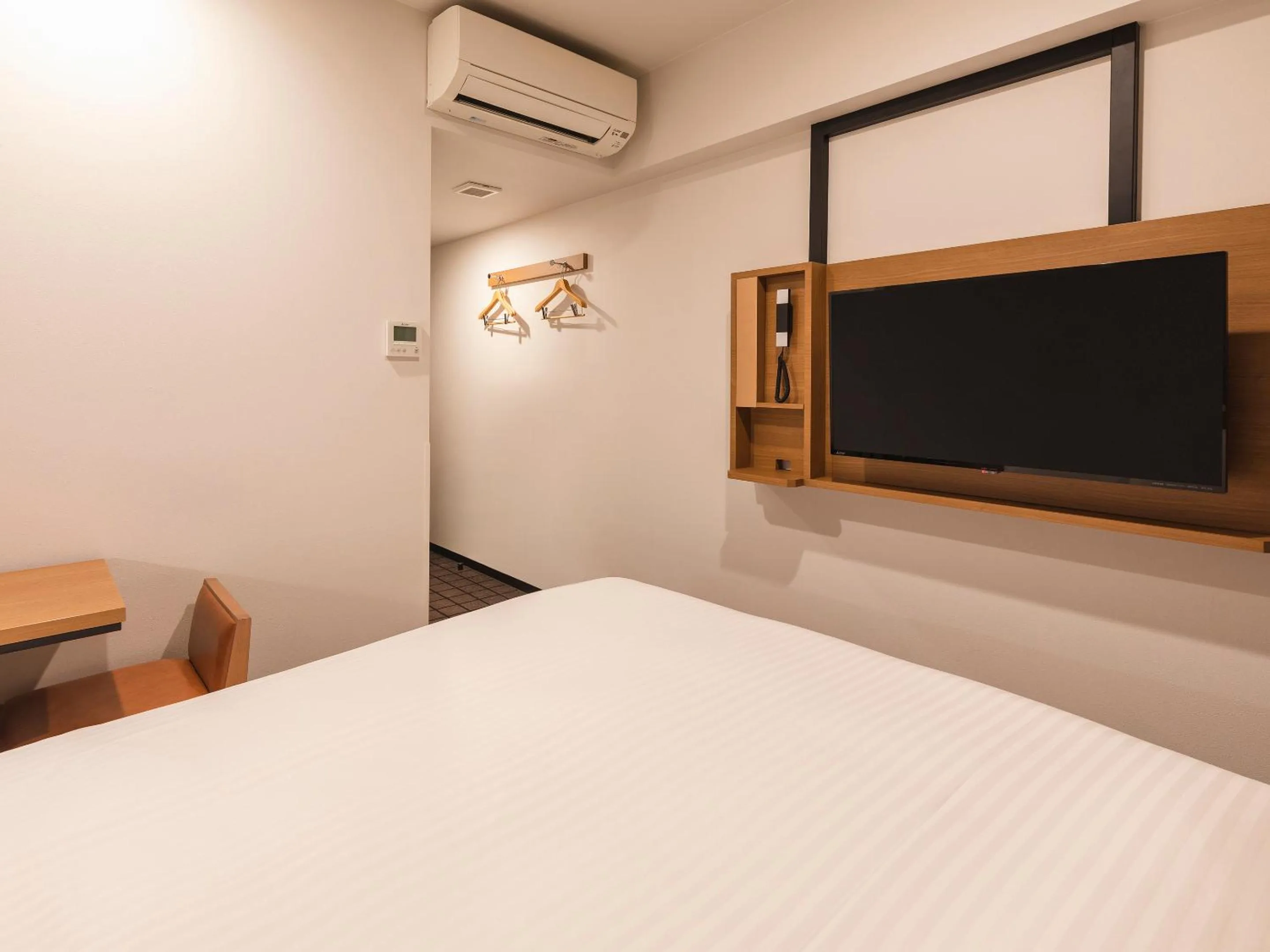 Photo of the whole room, Bed in Sotetsu Fresa Inn Kobe Sannomiya