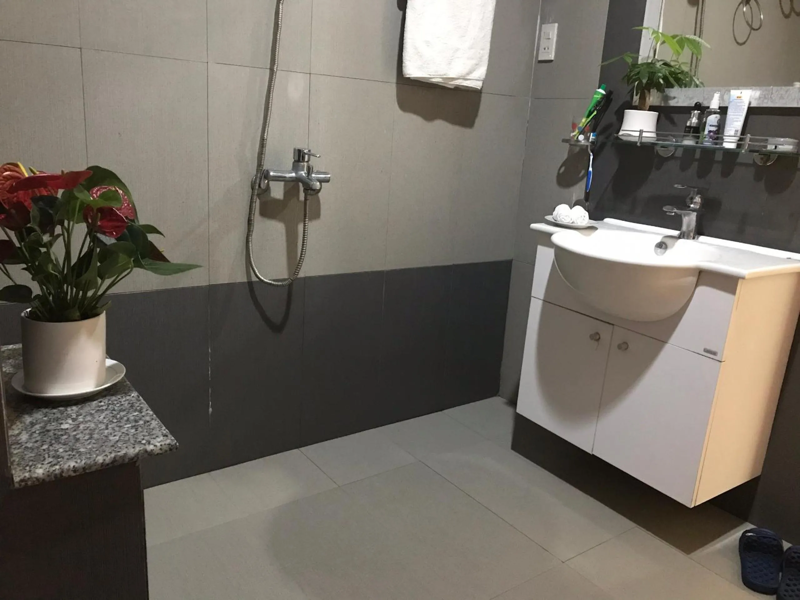Toilet in Kota's House Homestay