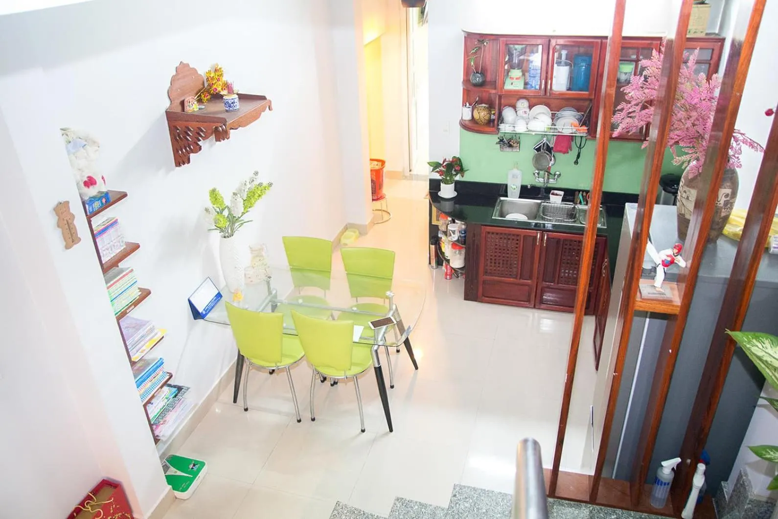Kitchen or kitchenette in Kota's House Homestay
