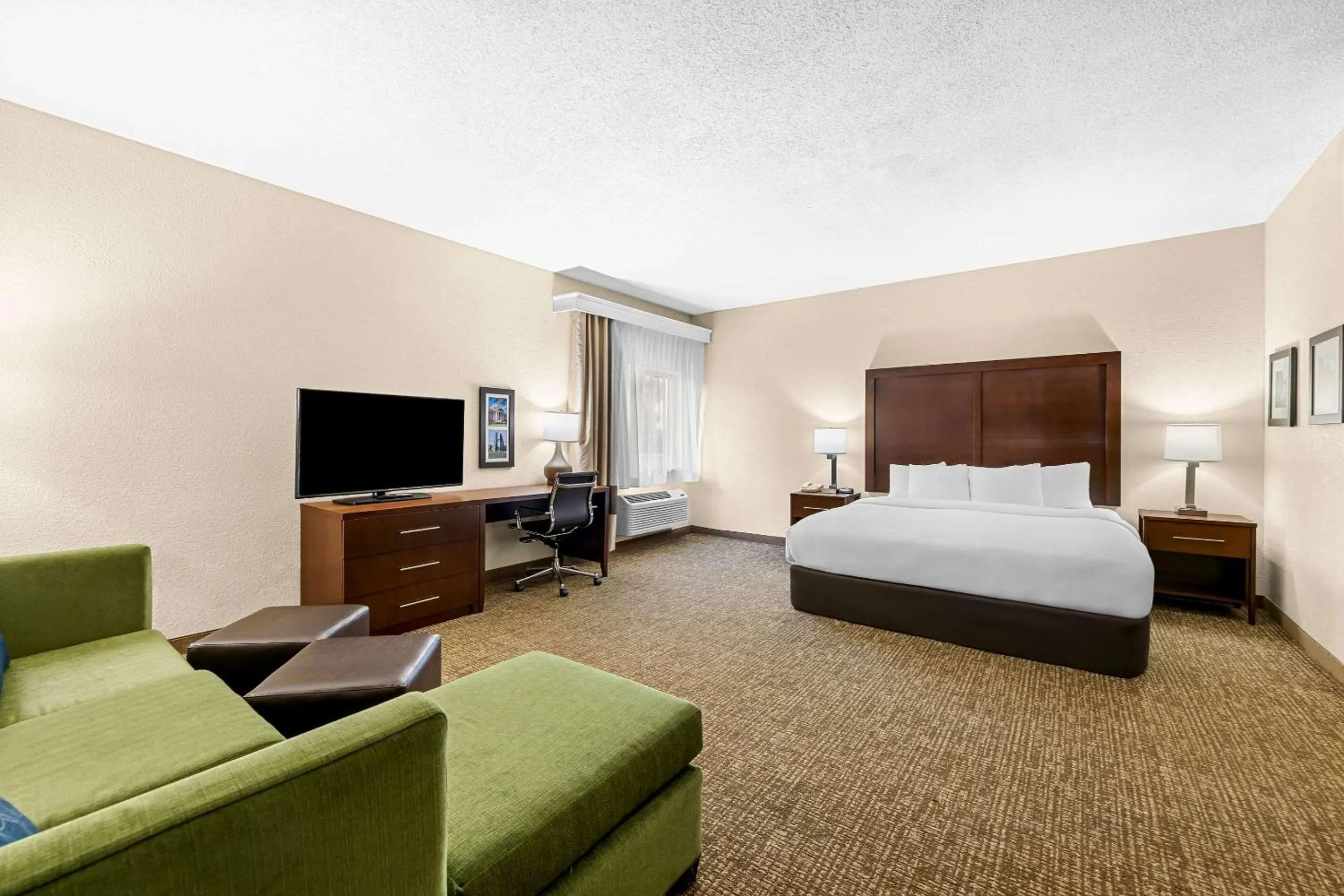 Bedroom, Bed in Comfort Inn & Suites Pueblo